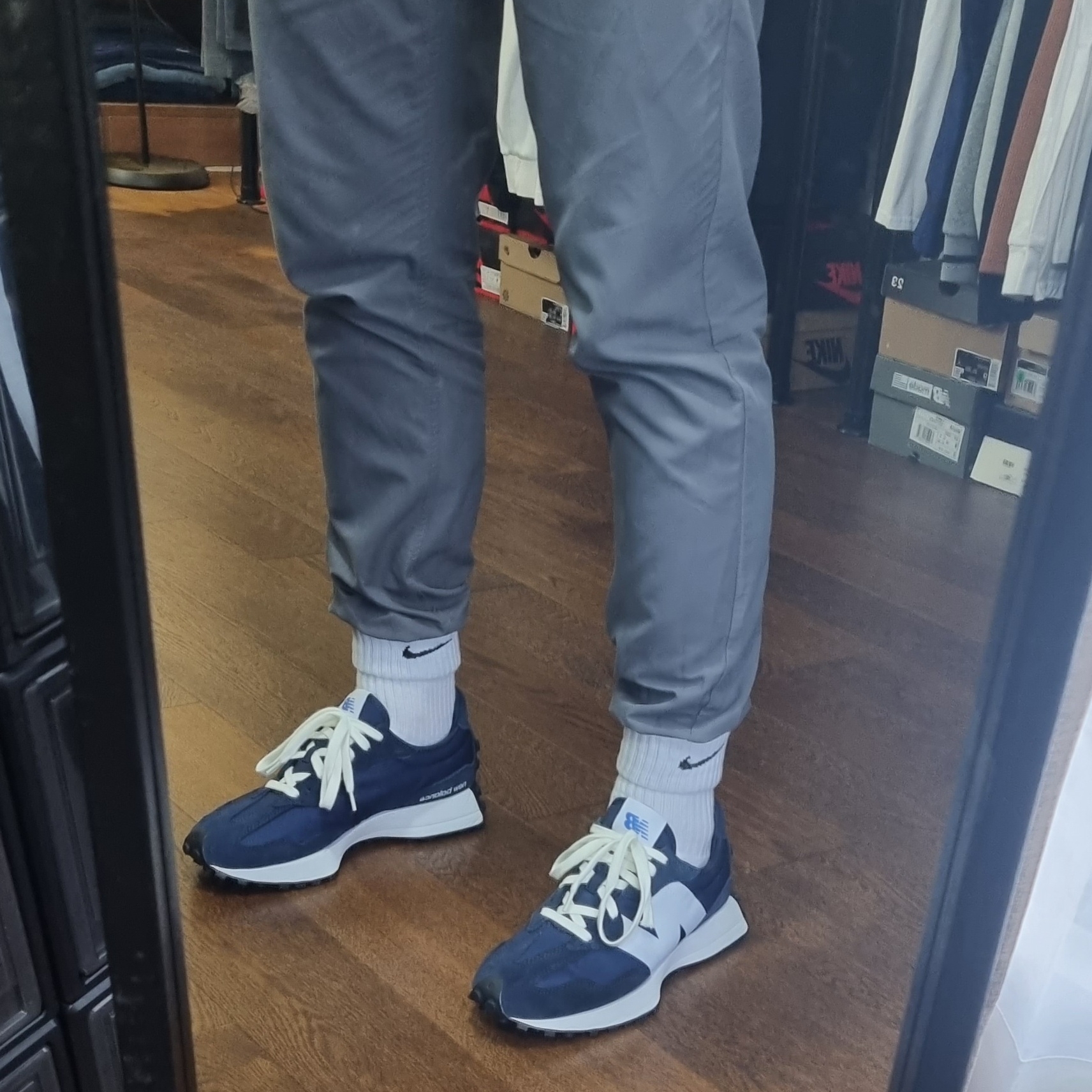 New Balance 327 Navy 착용 스타일