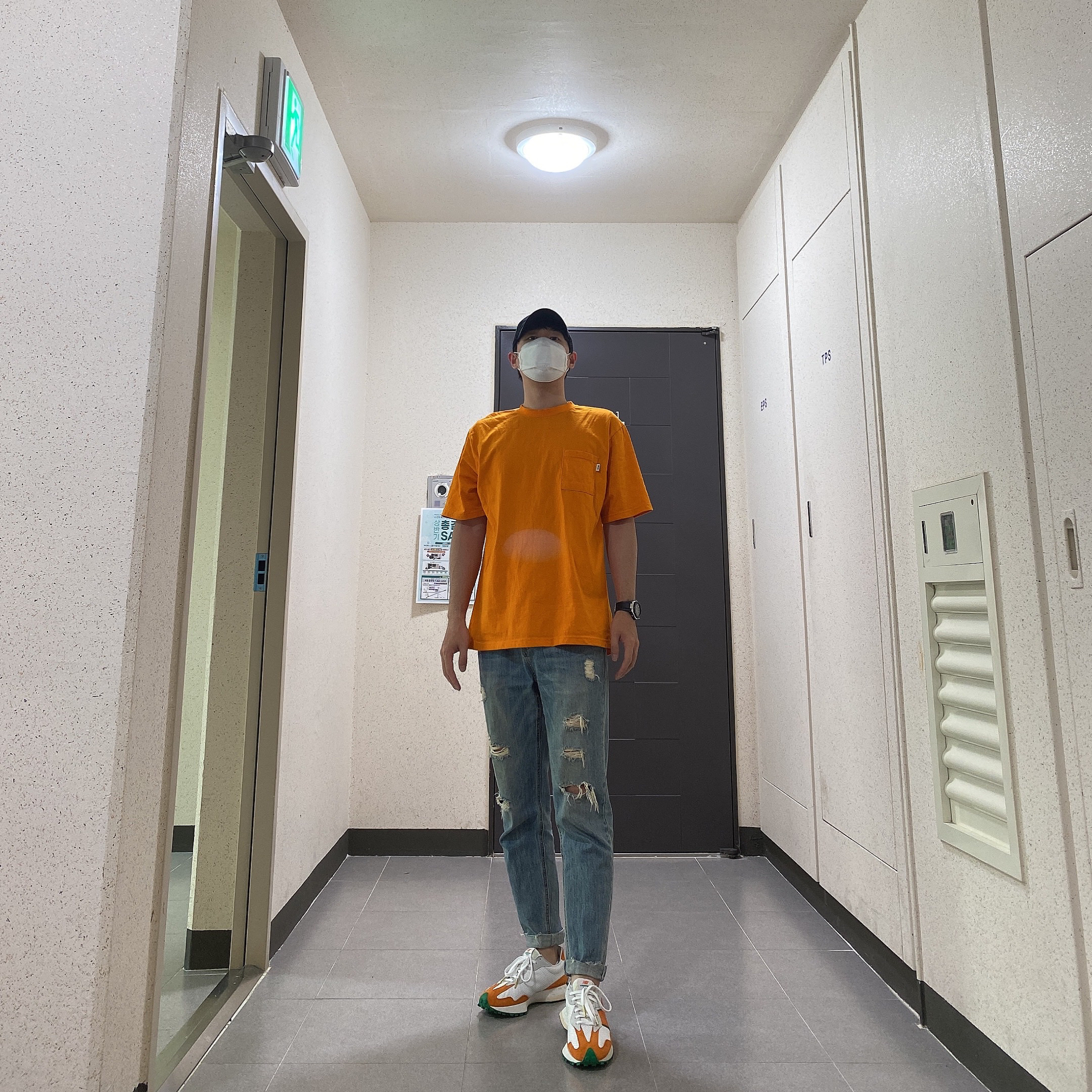 New Balance x Casablanca 327 Idealist Orange 착용 스타일