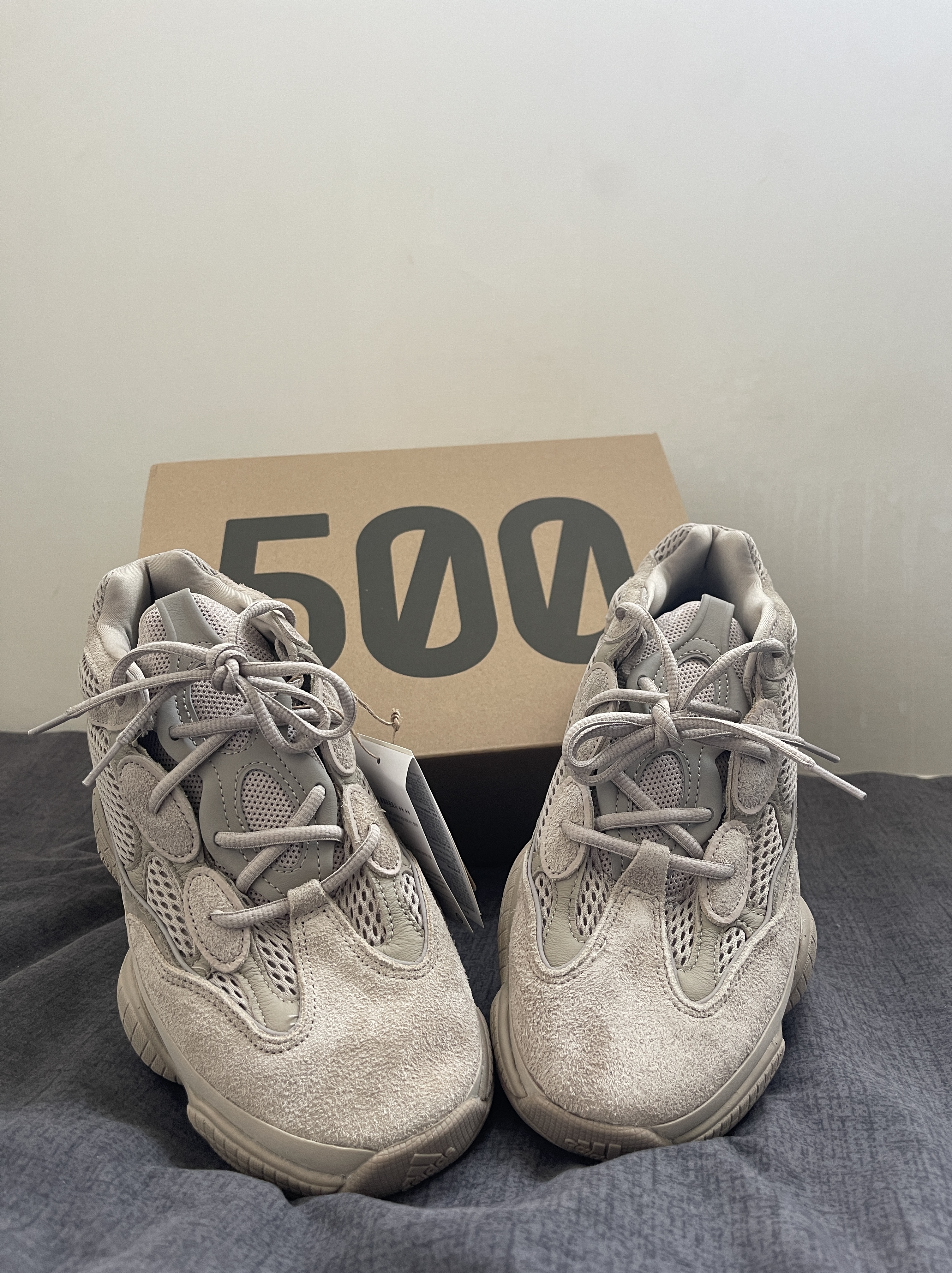 Adidas Yeezy 500 Taupe Light 착용 스타일 - 1