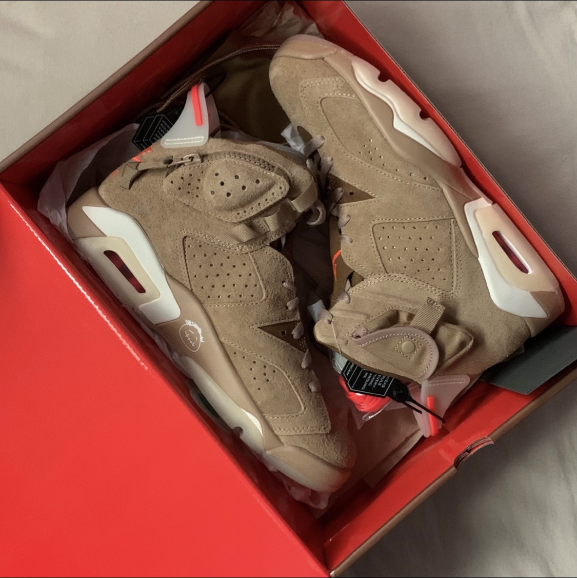 Jordan 6 x Travis Scott Retro SP British Khaki 착용 스타일