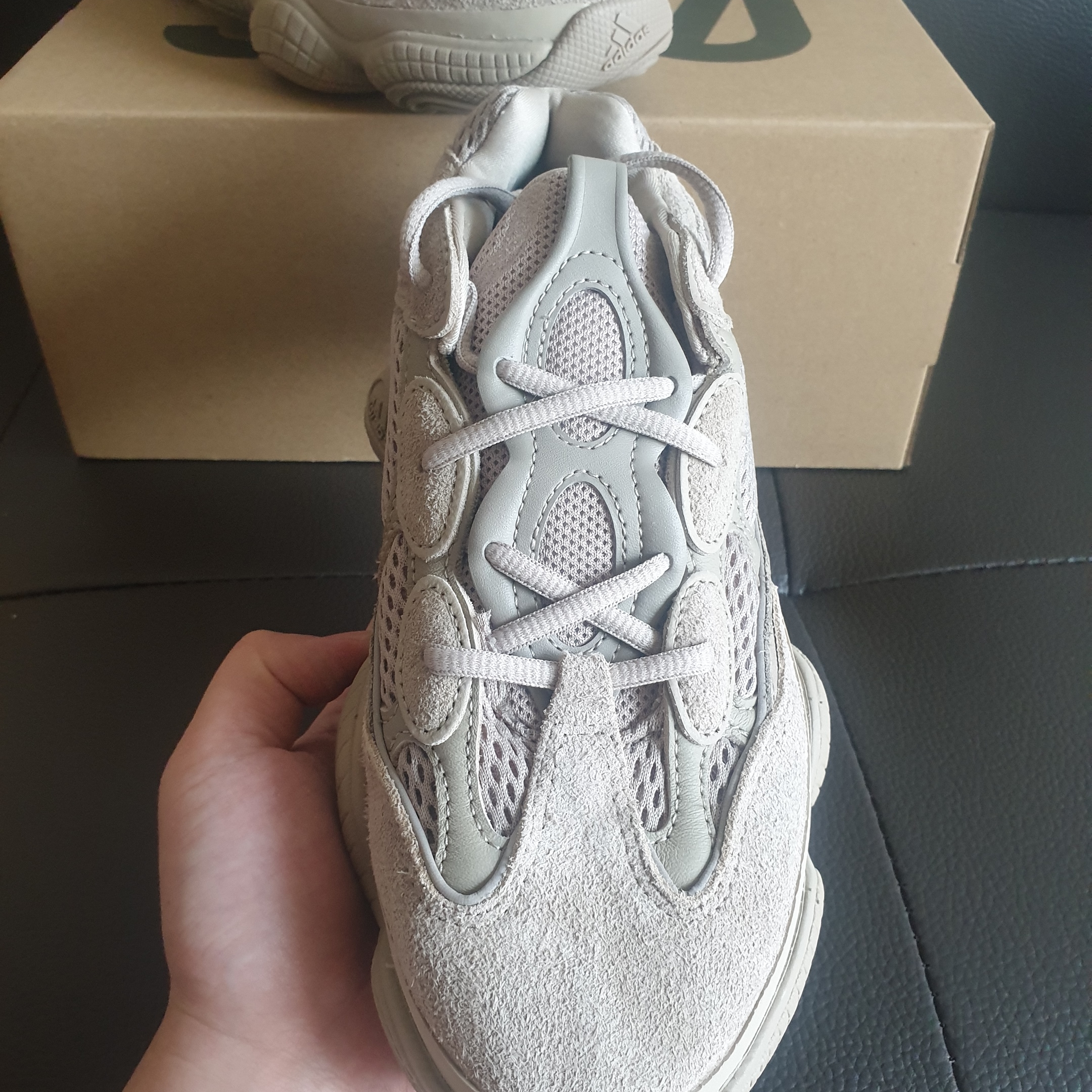 Adidas Yeezy 500 Taupe Light 착용 스타일 - 4