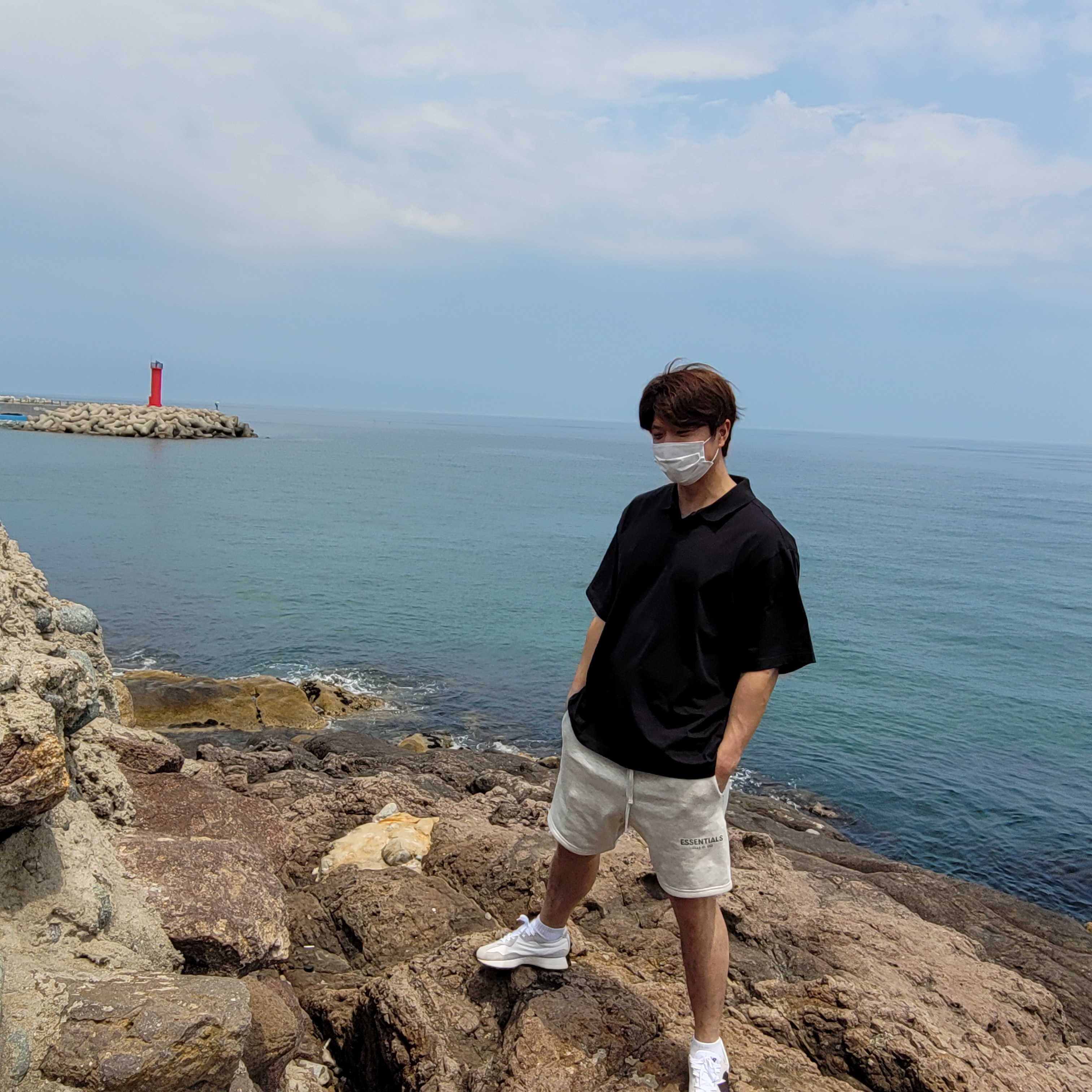 New Balance 327 White Black, Essentials Short Sleeve Polo Black - 21SS 착용 스타일