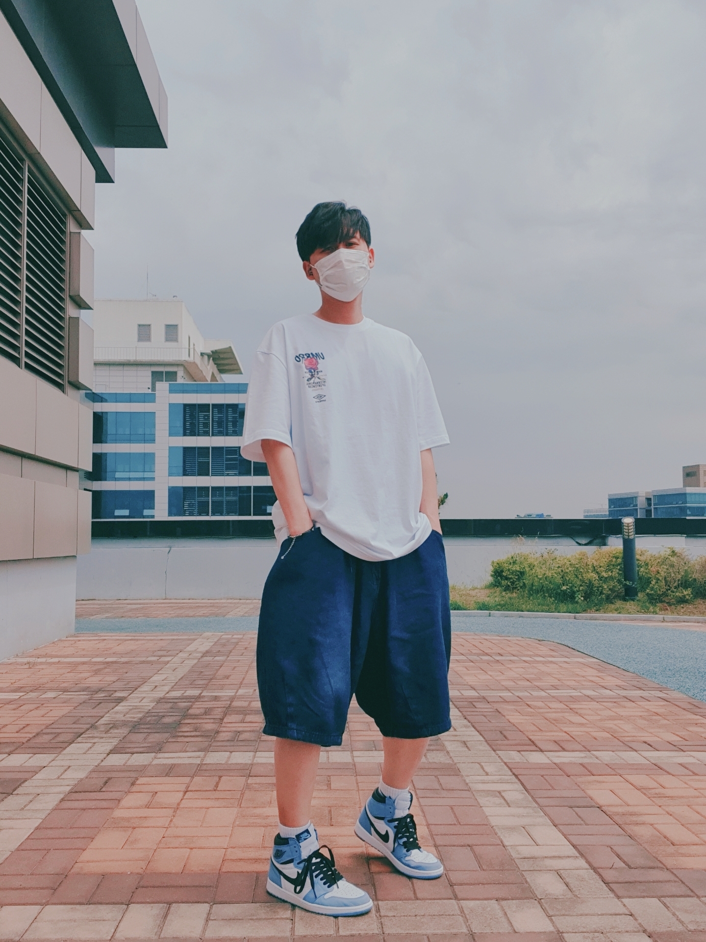 Jordan 1 Retro High OG University Blue 착용 스타일 - 1