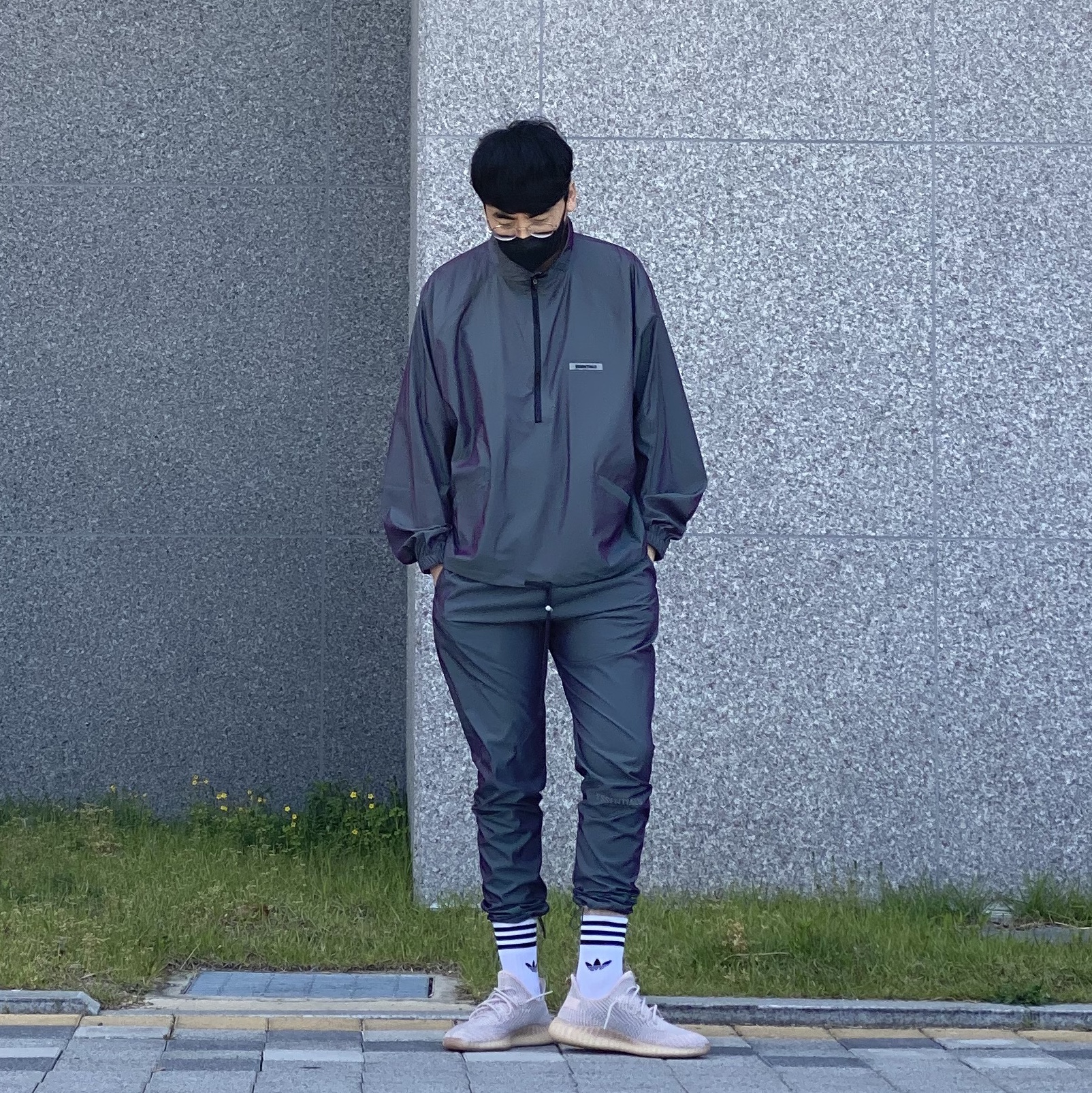 Essentials Track Jacket Iridescent - 20SS, Essentials Track Pants Iridescent - 20SS 착용 스타일