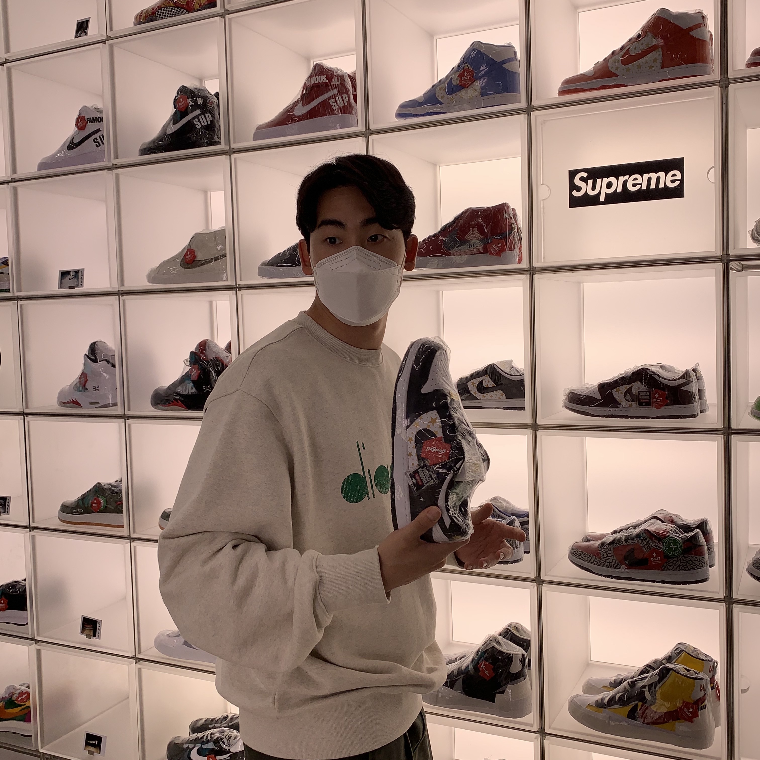 Nike x Supreme SB Dunk Low Black 착용 스타일