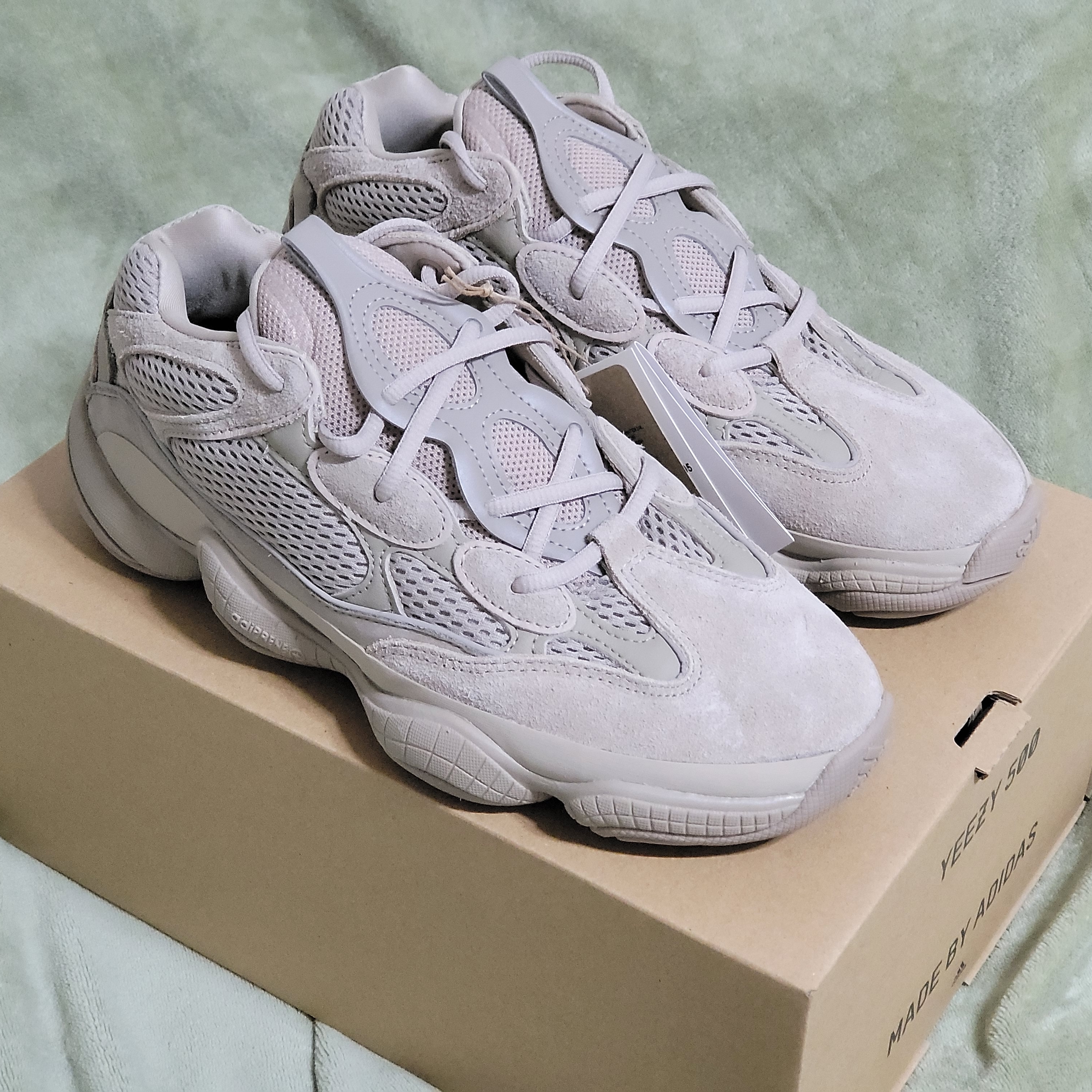 Adidas Yeezy 500 Taupe Light 착용 스타일 - 4