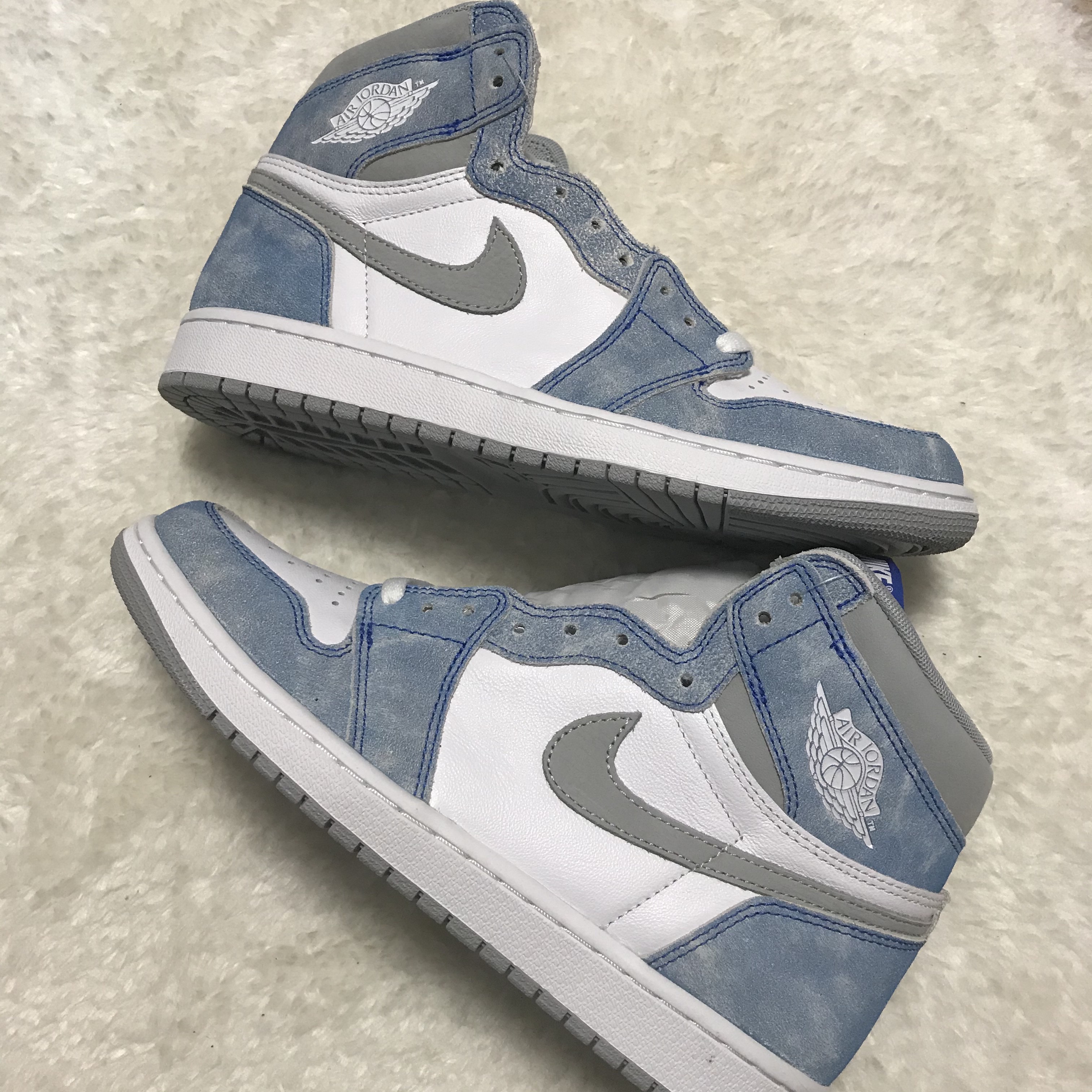 Jordan 1 Retro High OG Hyper Royal 착용 스타일