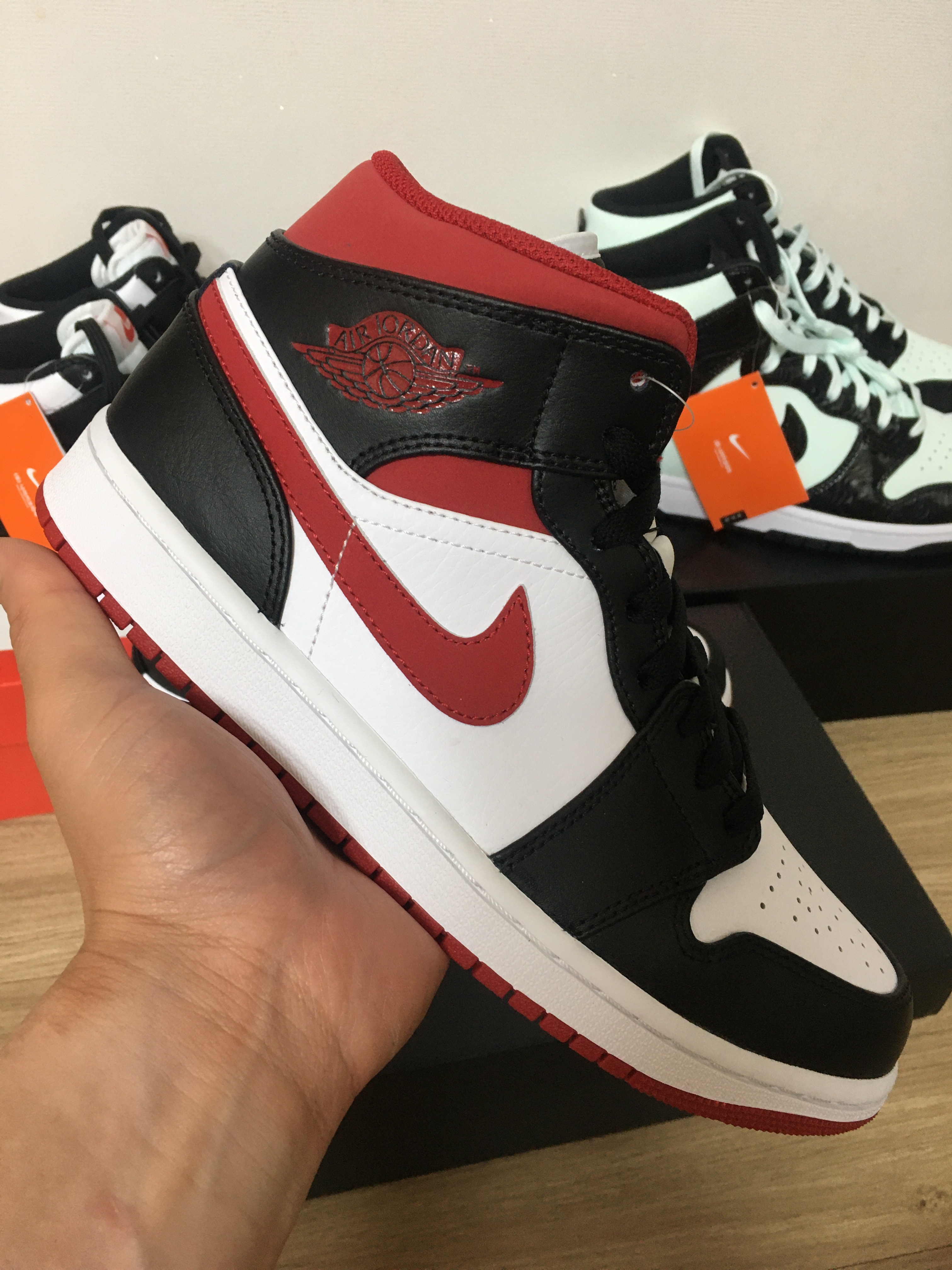 Jordan 1 Mid Gym Red Black White, (GS) Jordan 1 Mid Gym Red Black White 착용 스타일 - 1
