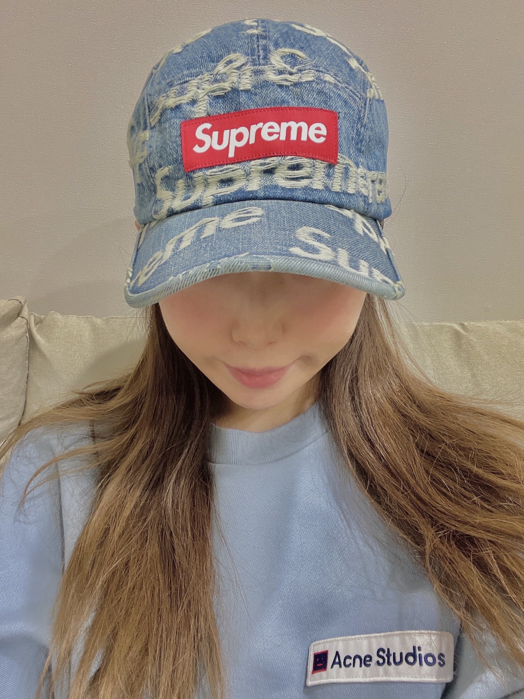 Supreme Frayed Logos Denim Trucker Jacket Blue - 21SS, Supreme Frayed Logos Denim Camp Cap Blue - 21SS 착용 스타일 - 3