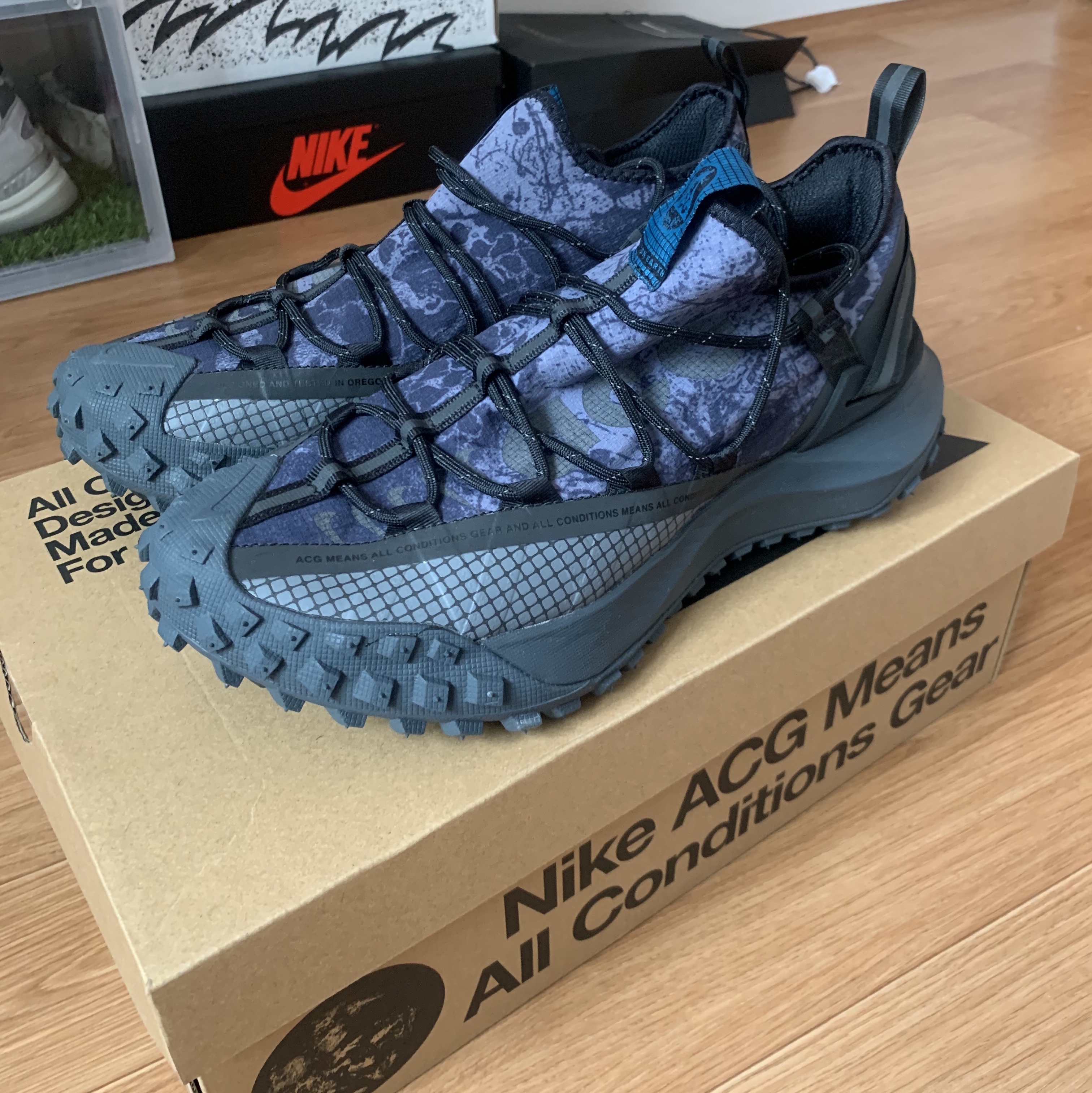 Nike ACG Mountain Fly Low Black 착용 스타일 - 1