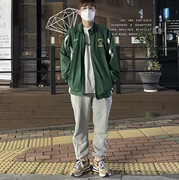 Nike x Sacai VaporWaffle Sesame and Blue Void 착용 스타일