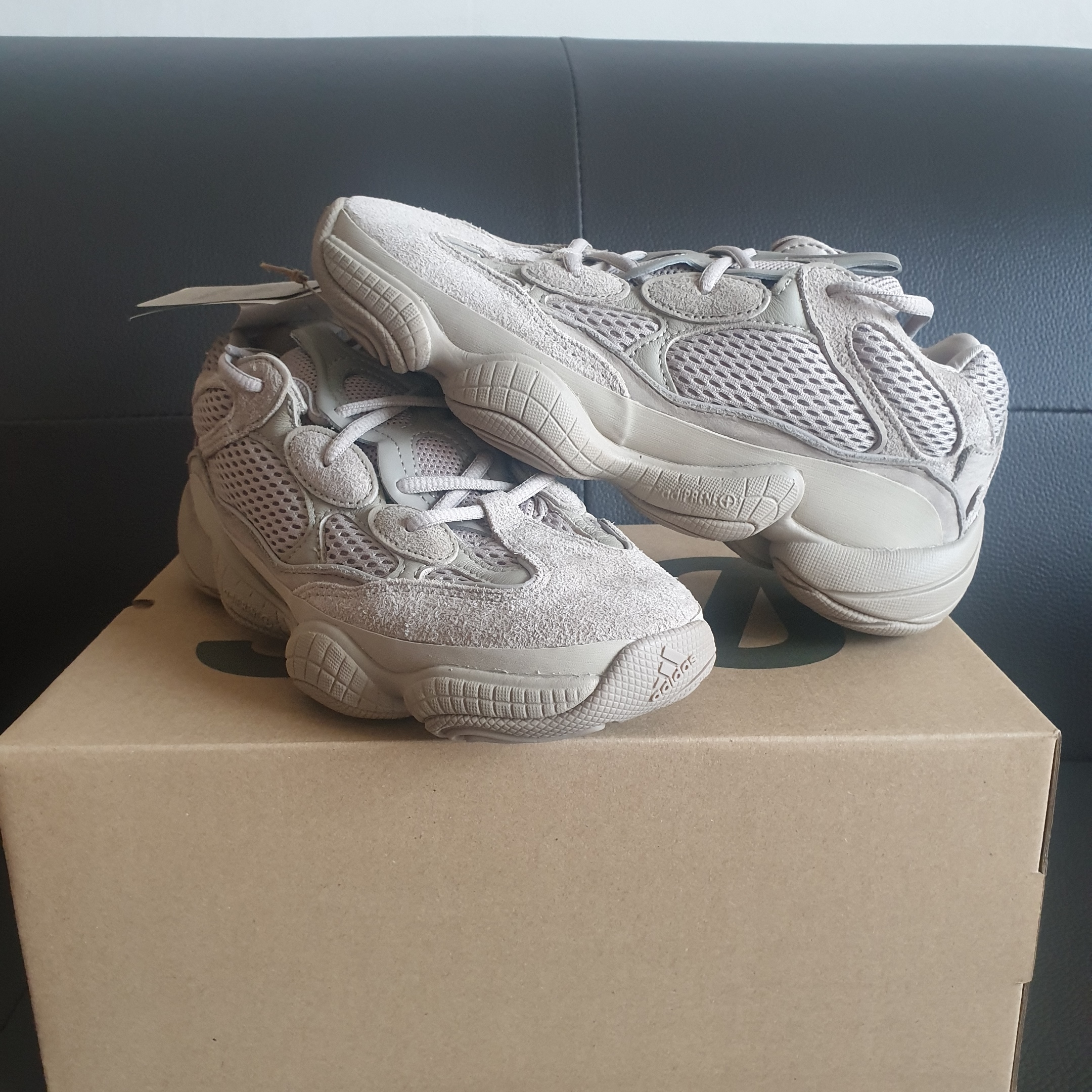 Adidas Yeezy 500 Taupe Light 착용 스타일 - 2