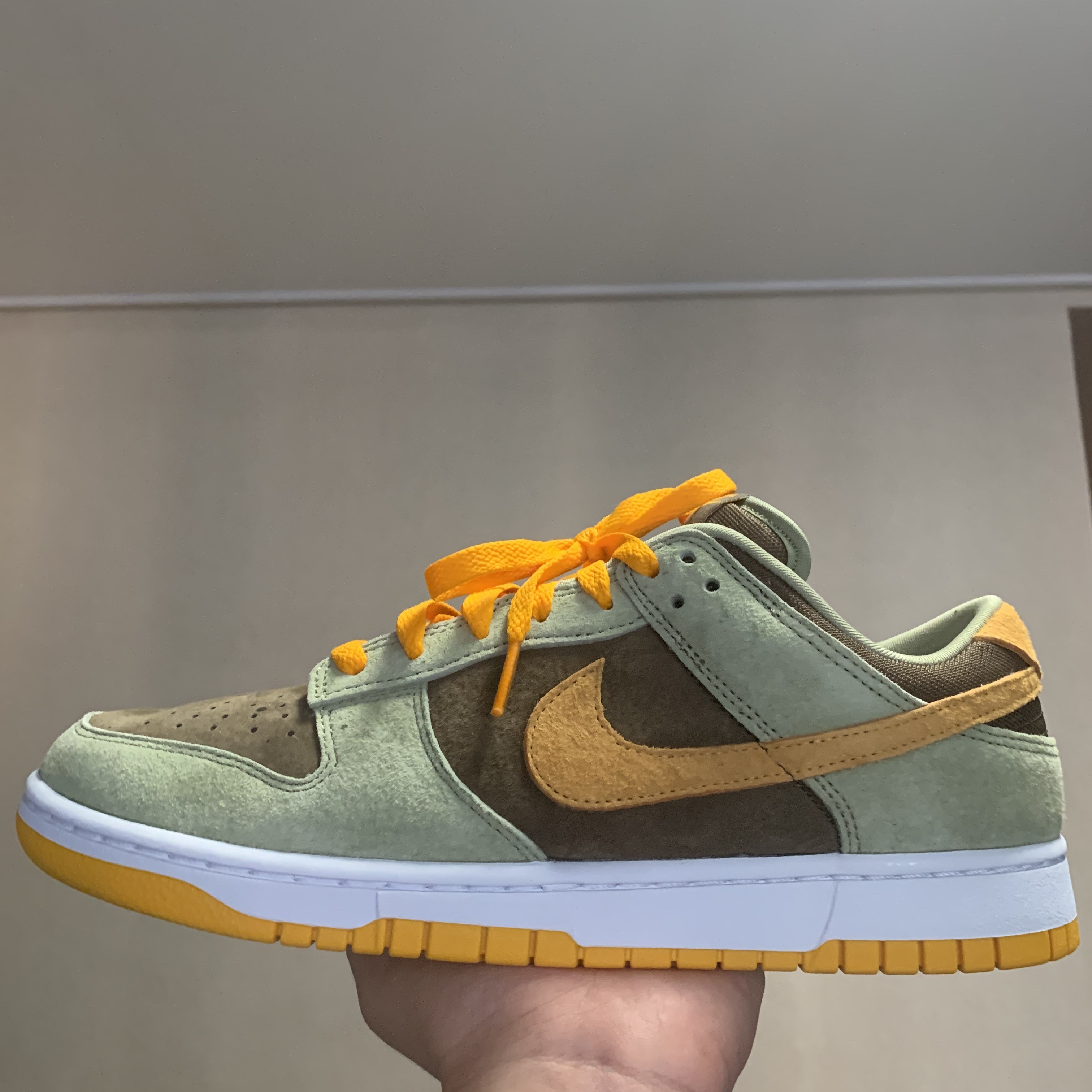 Nike Dunk Low SE Dusty Olive 착용 스타일