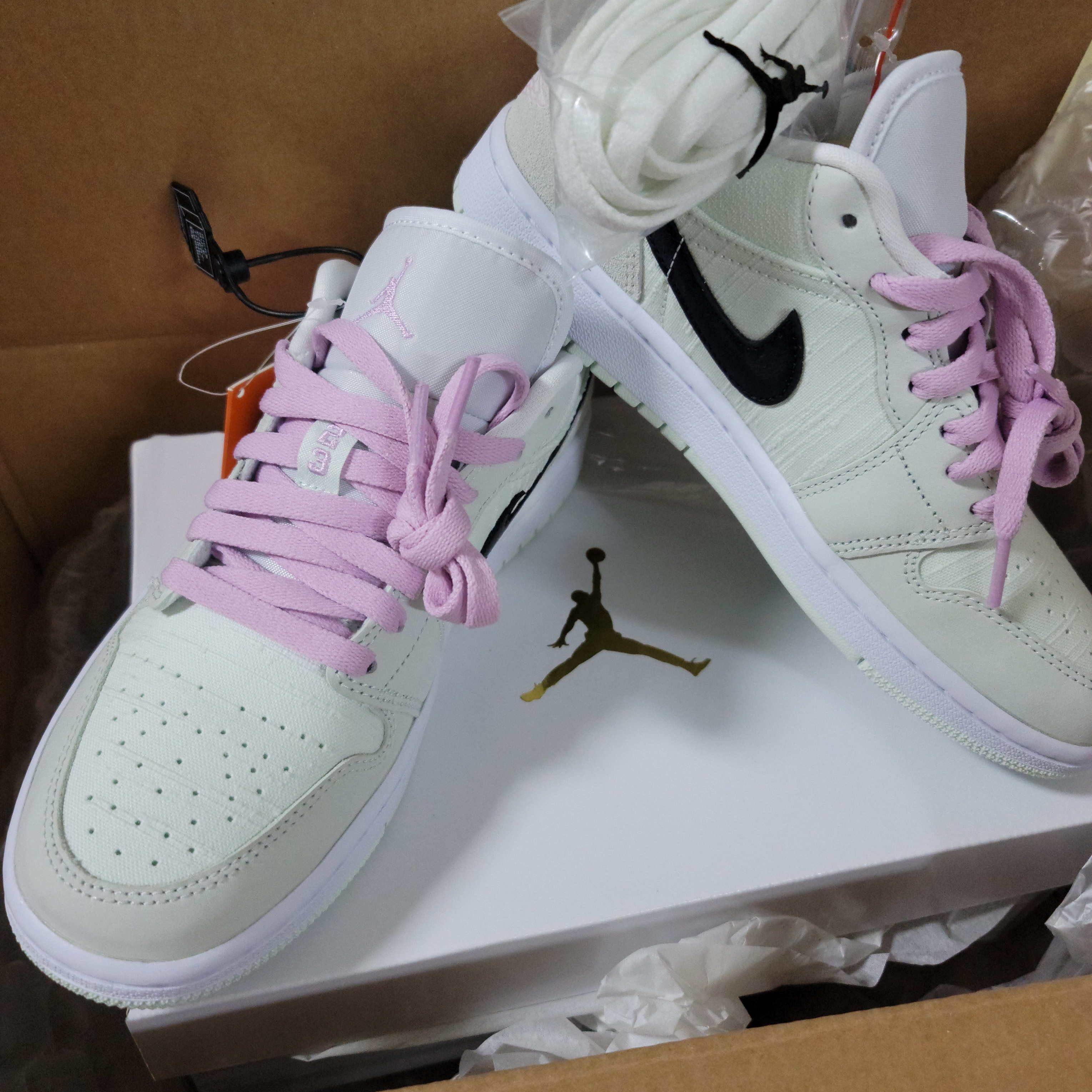 (W) Jordan 1 Low SE Barely Green 착용 스타일