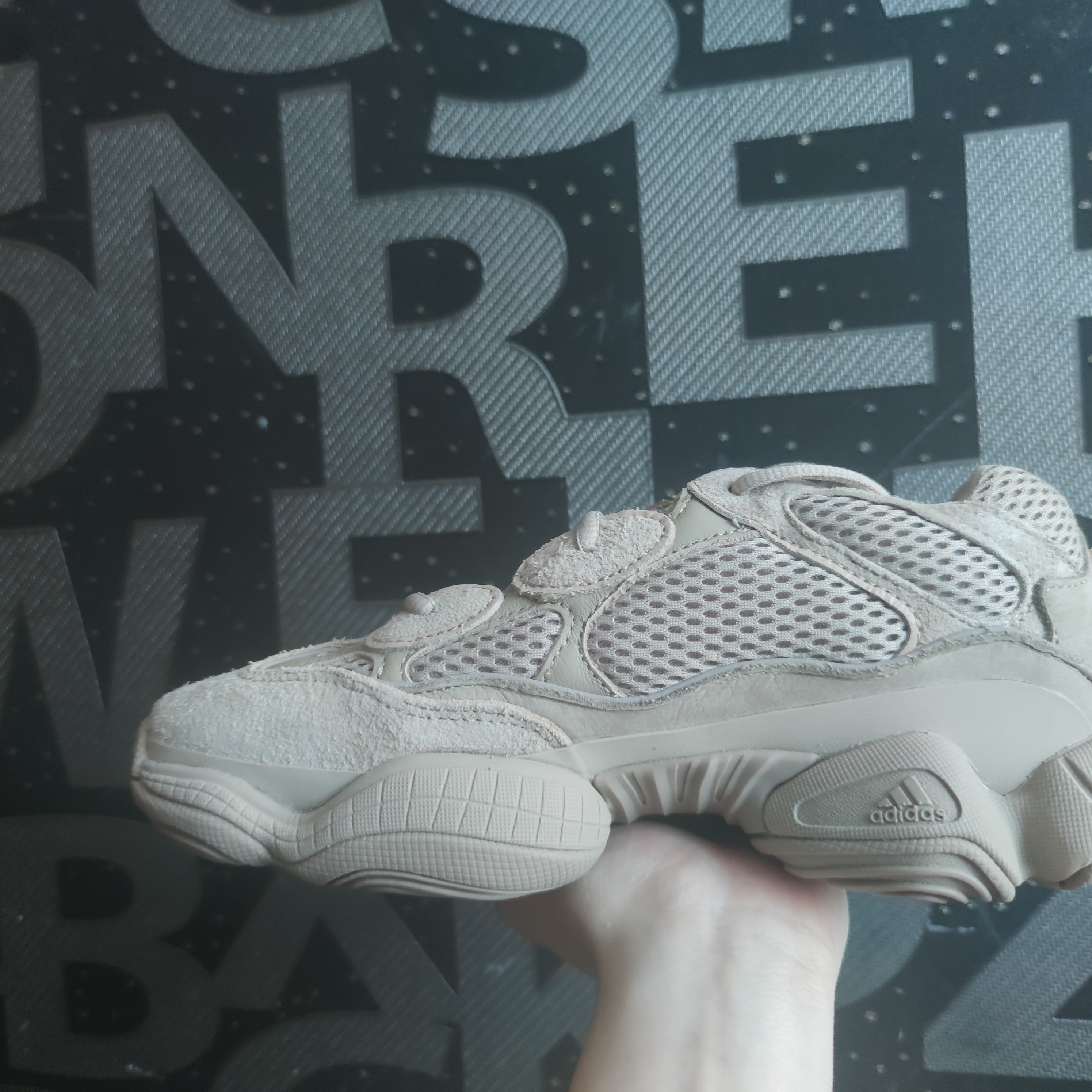 Adidas Yeezy 500 Taupe Light, (W) Adidas Ozweego Trace Khaki 착용 스타일 - 4