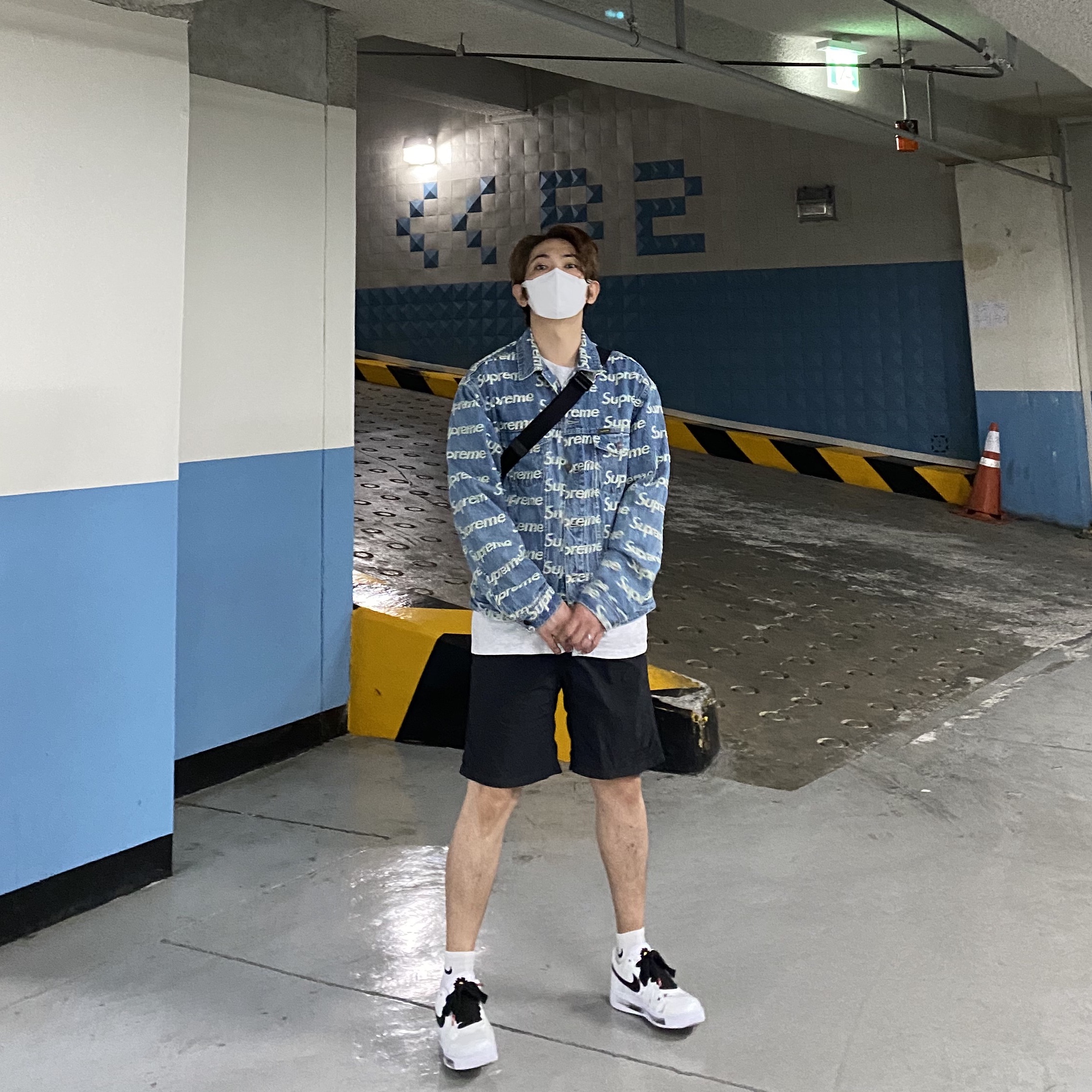 Supreme Frayed Logos Denim Trucker Jacket Blue - 21SS, Nike x Peaceminusone Air Force 1 Low Para-Noise 2.0 착용 스타일
