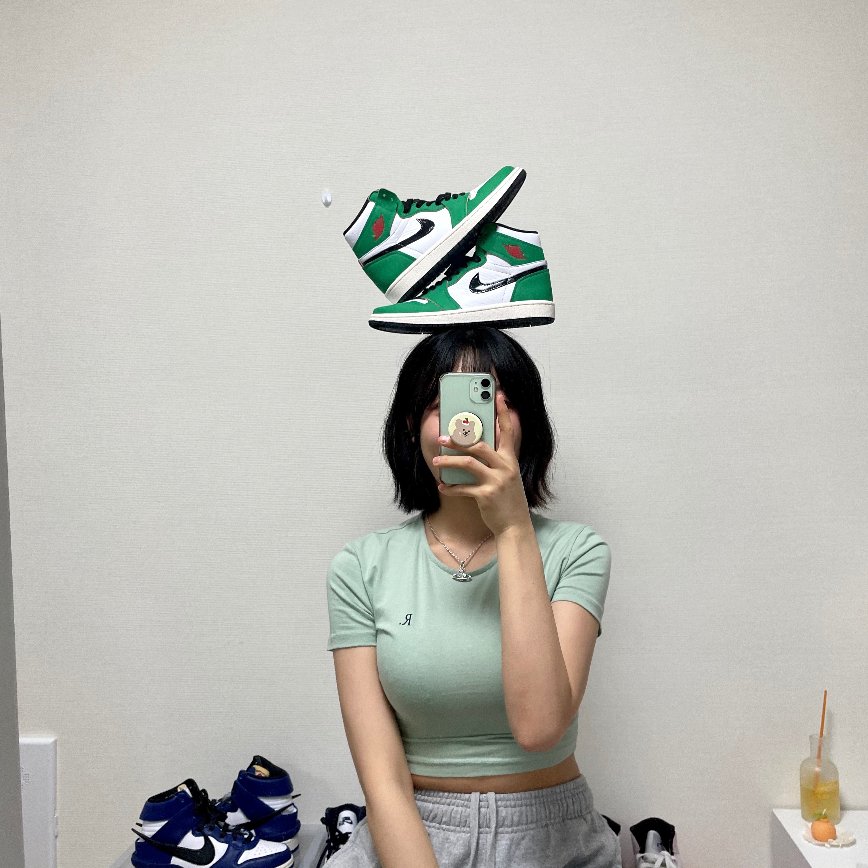 (W) Jordan 1 Retro High OG Lucky Green, Nike x Ambush Dunk High Deep Royal Blue 착용 스타일