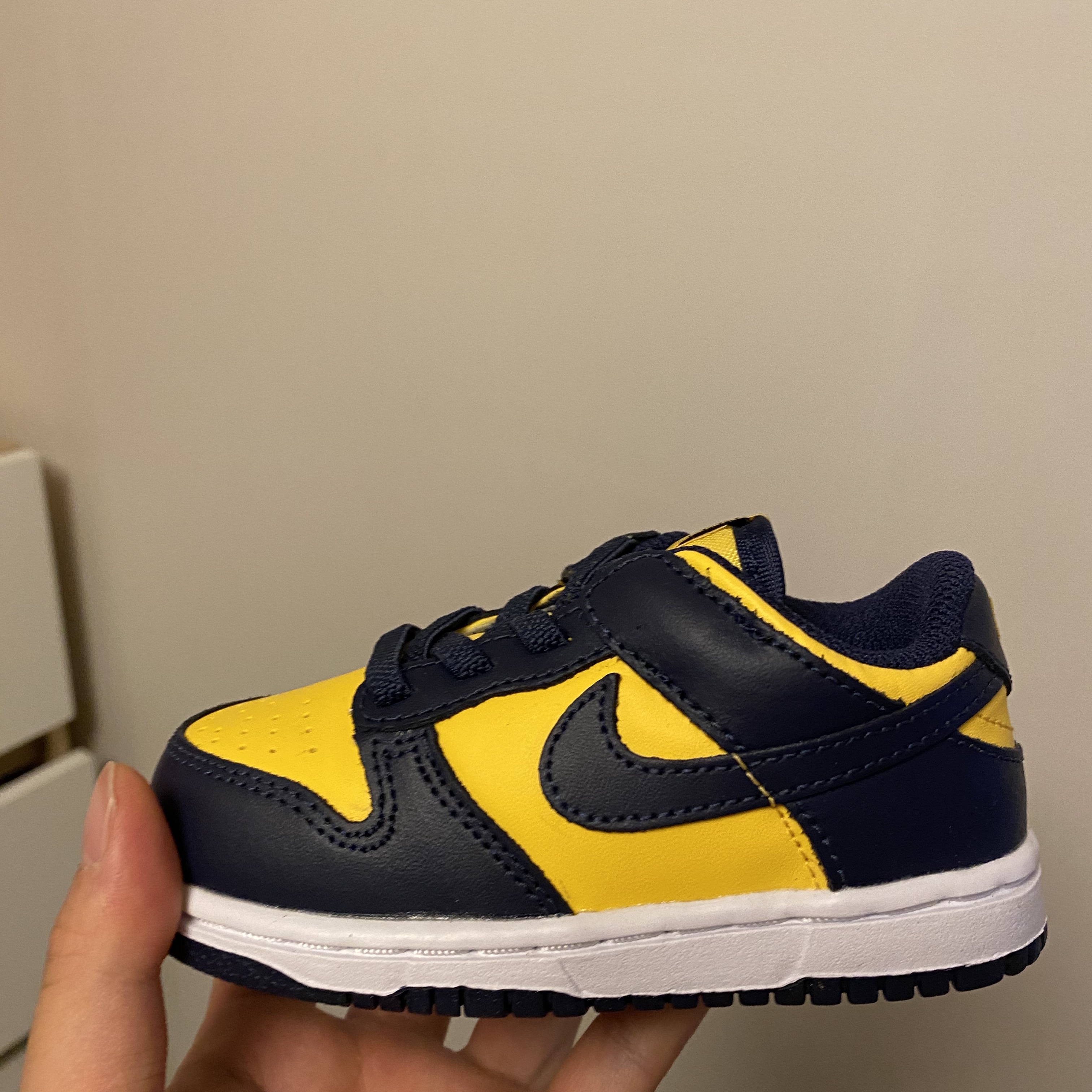 Nike Dunk Low Retro Varsity Maize, (GS) Nike Dunk Low Varsity Maize 착용 스타일 - 2