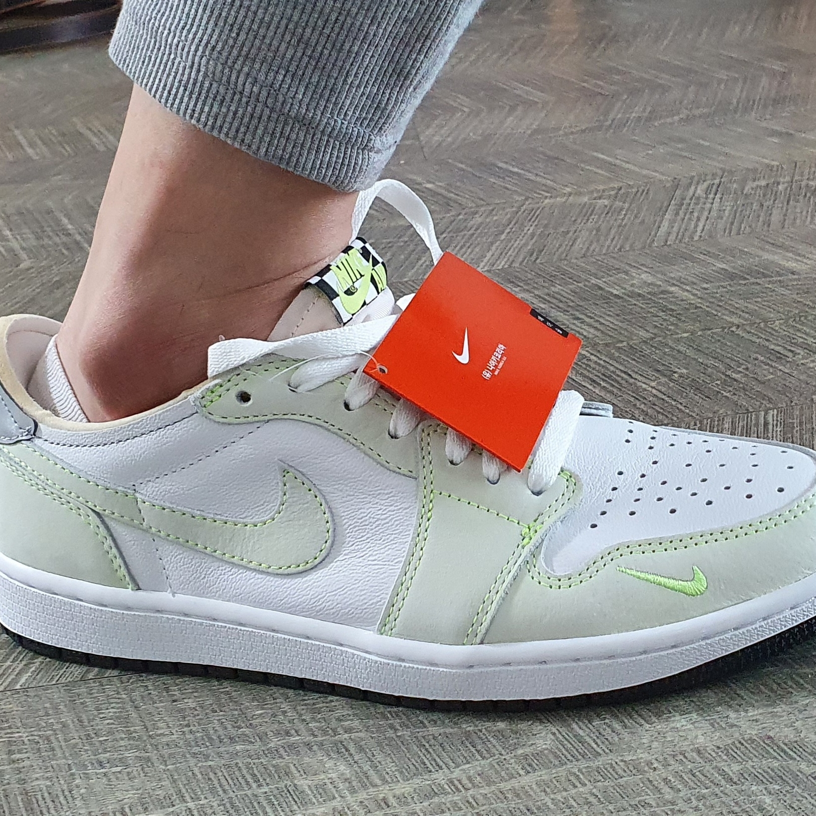 Jordan 1 Low OG Ghost Green 착용 스타일 - 3