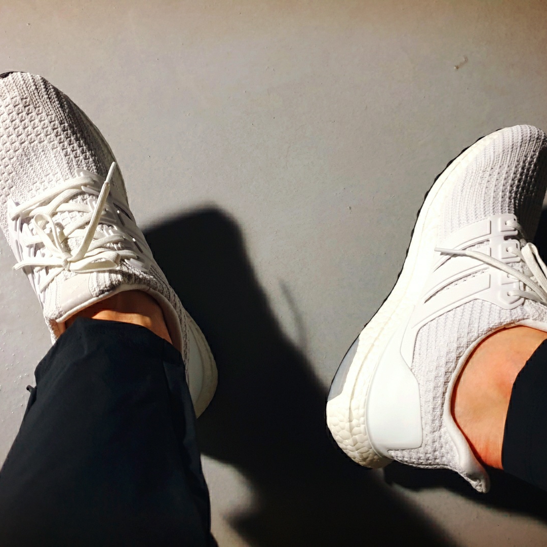 Adidas Ultraboost 4.0 Running White 착용 스타일 - 5