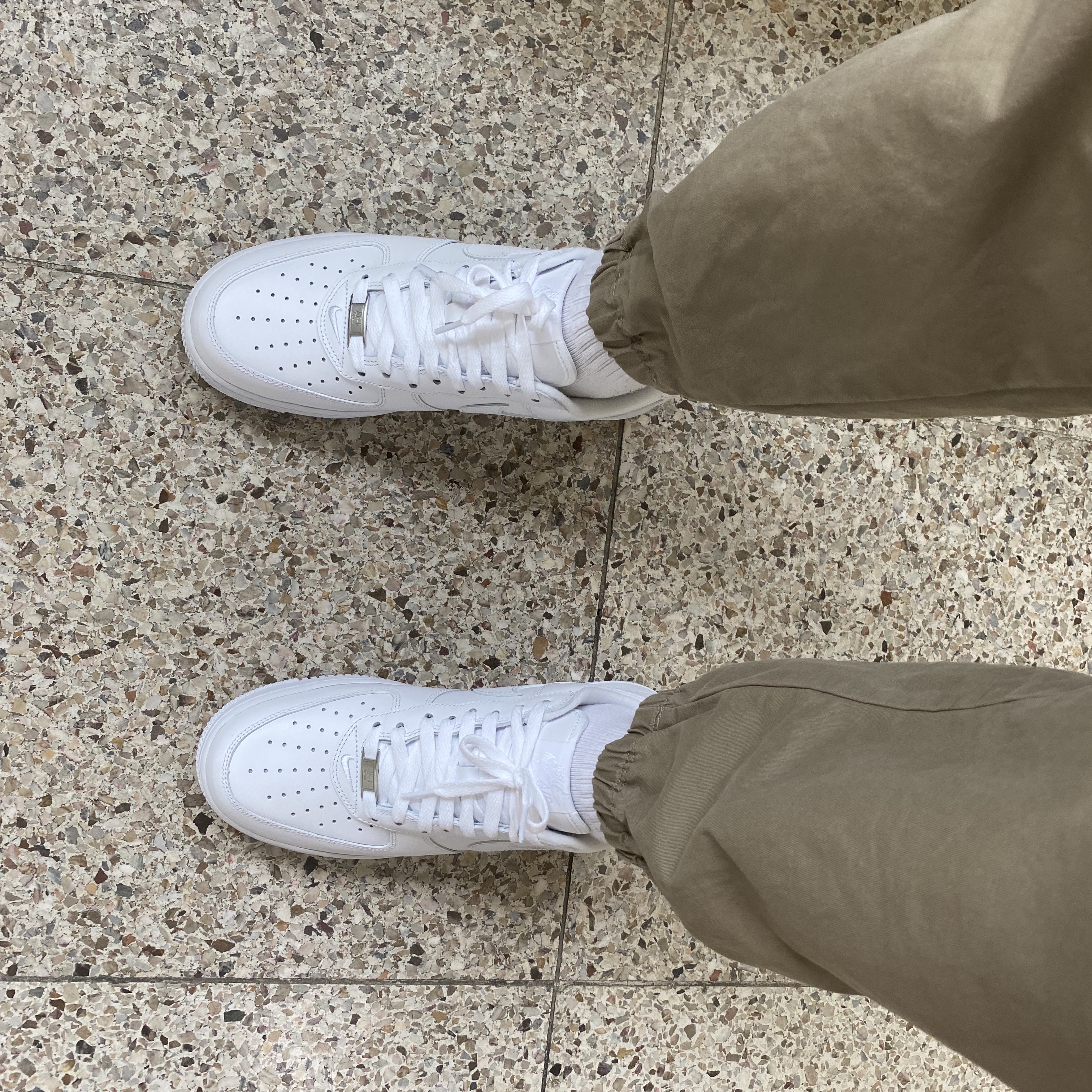 Nike x Supreme Air Force 1 Low White 착용 스타일 - 2