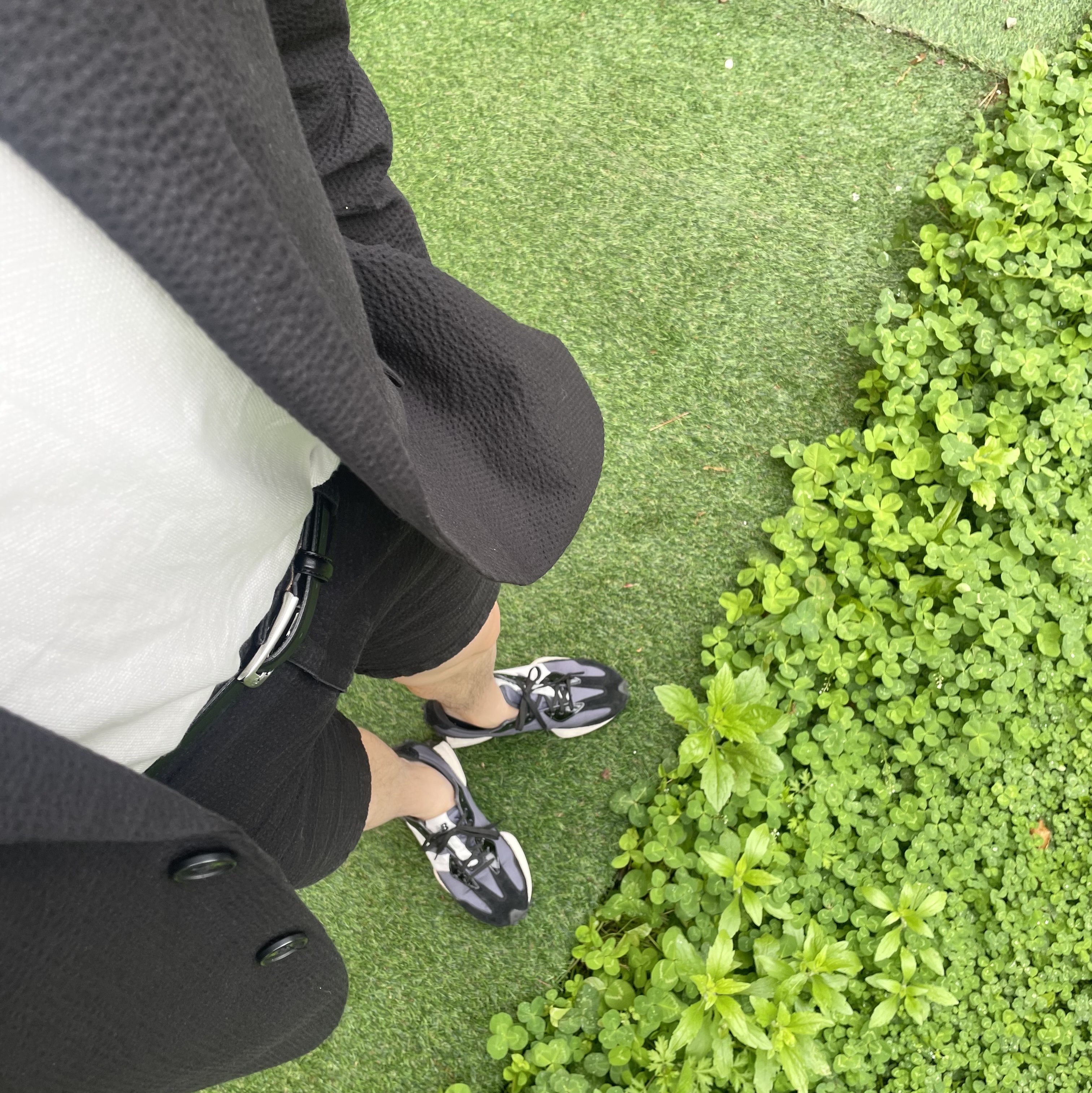 (W) New Balance 327 Black Grey 착용 스타일 - 2