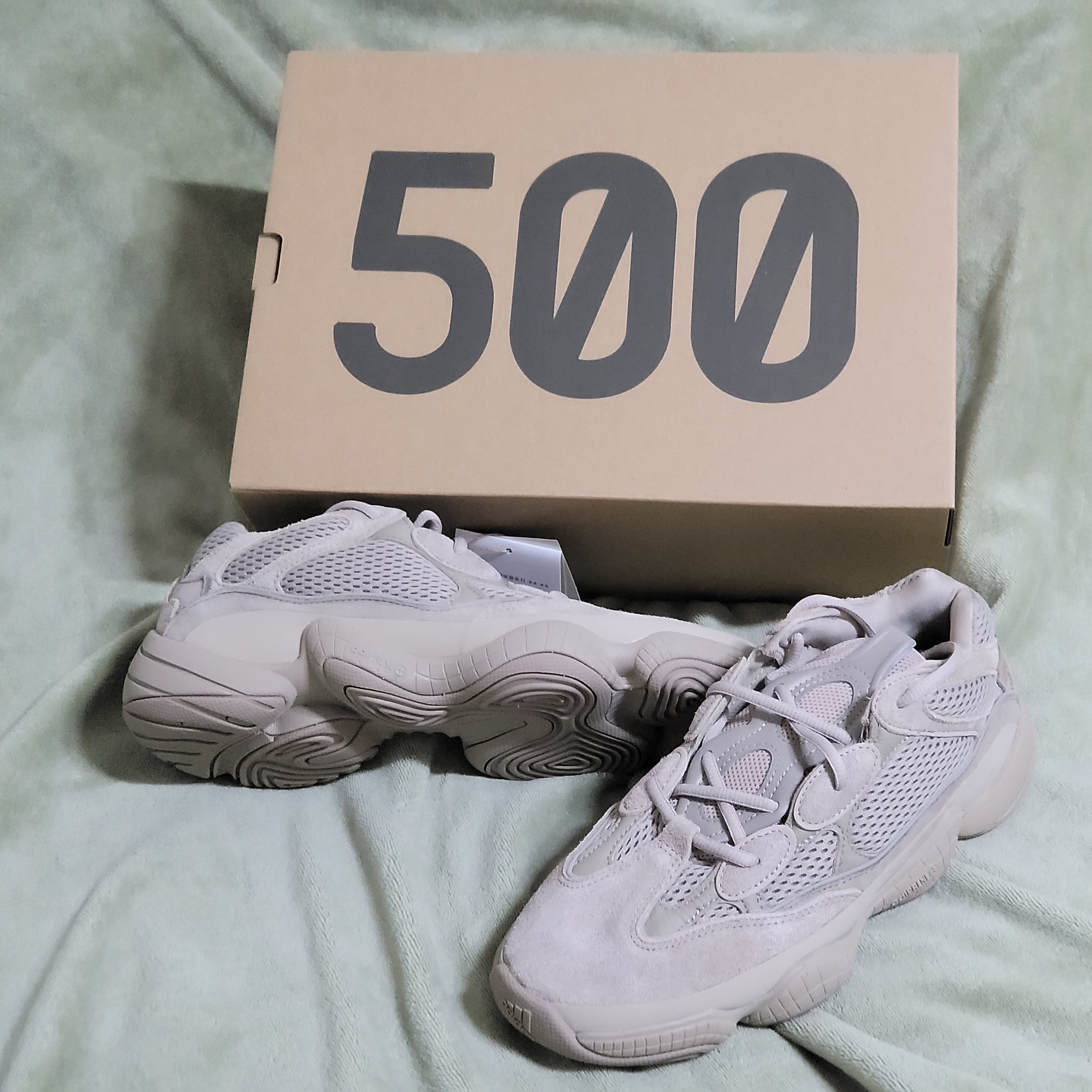Adidas Yeezy 500 Taupe Light 착용 스타일 - 5