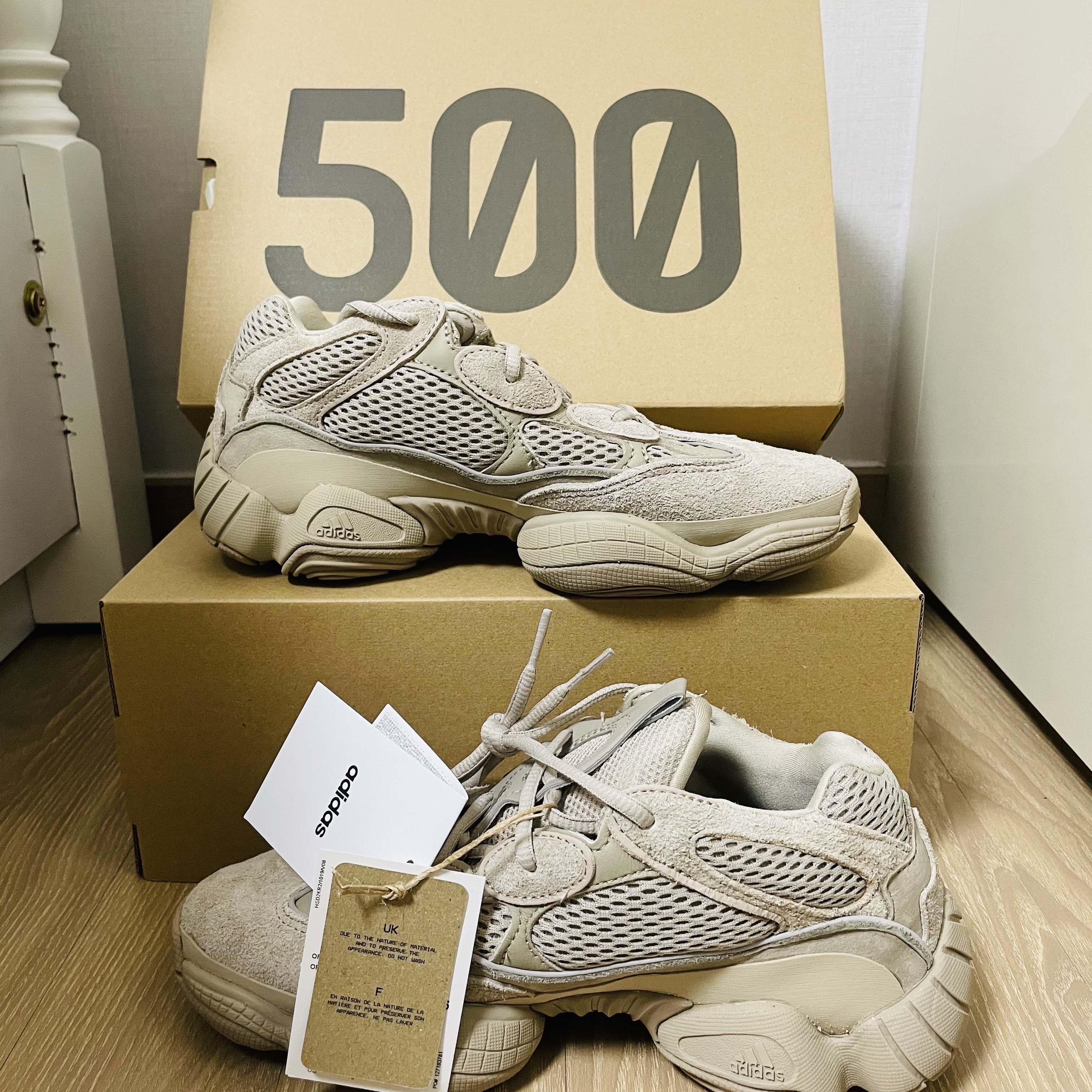 Adidas Yeezy 500 Taupe Light 착용 스타일 - 1