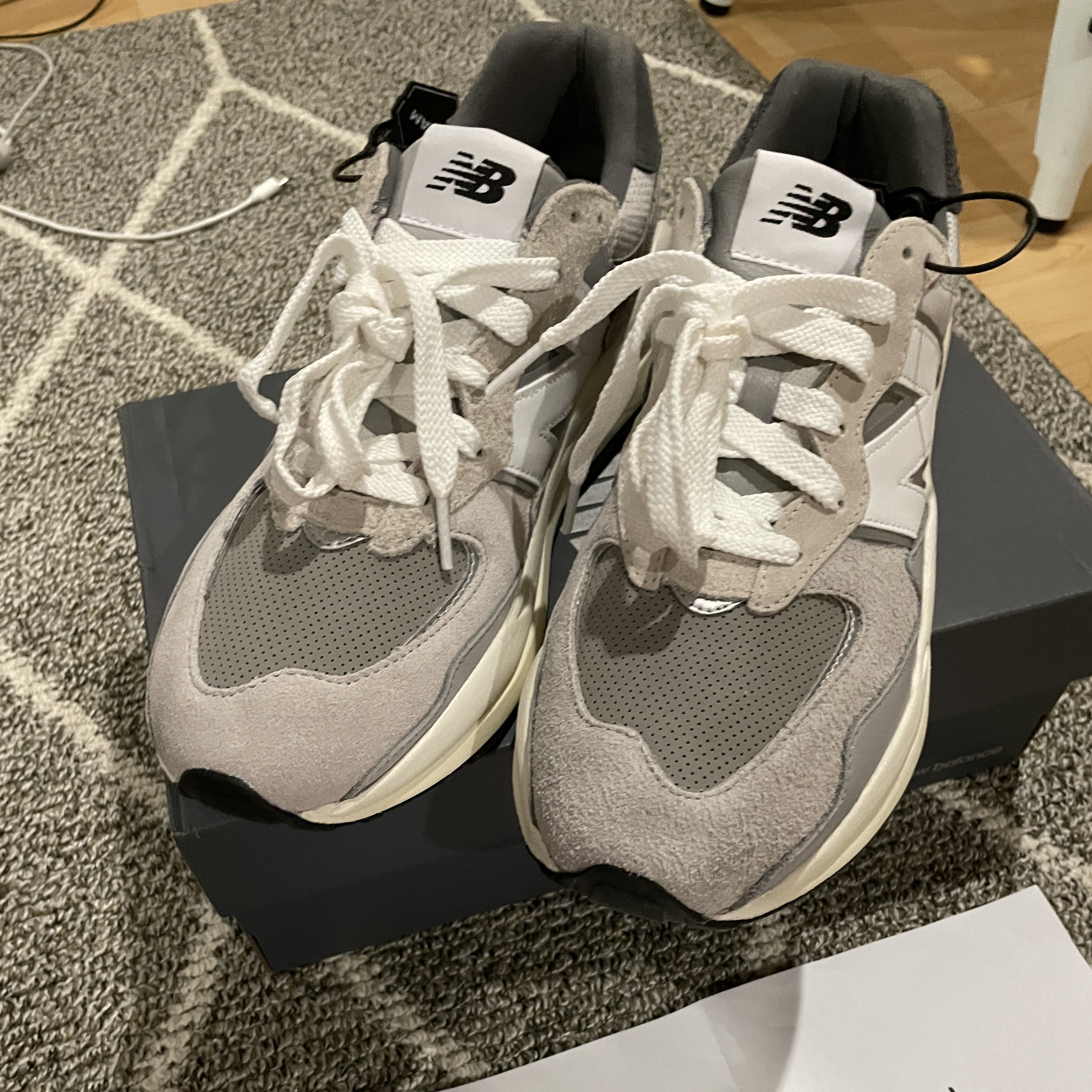 New Balance 5740 Grey 착용 스타일 - 1