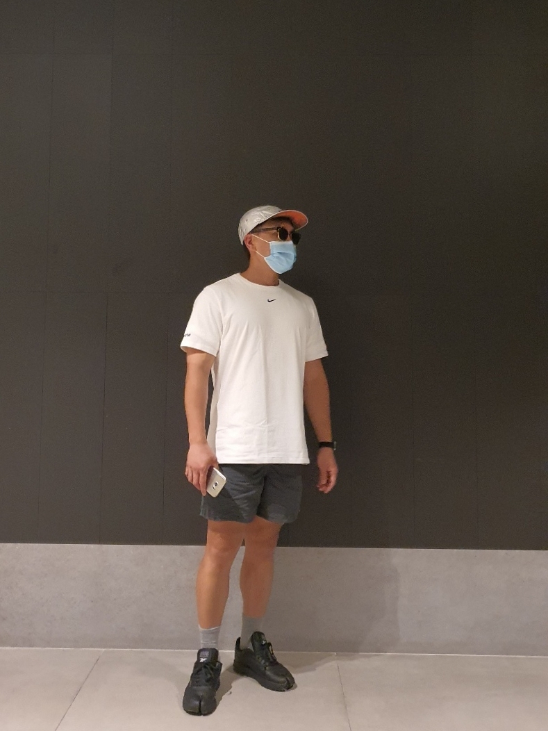 Nike x Drake Nocta Cardinal Stock Essential T-Shirt White - Asia, Reebok x Maison Margiela Classic Leather Tabi Shoes Black 착용 스타일 - 2