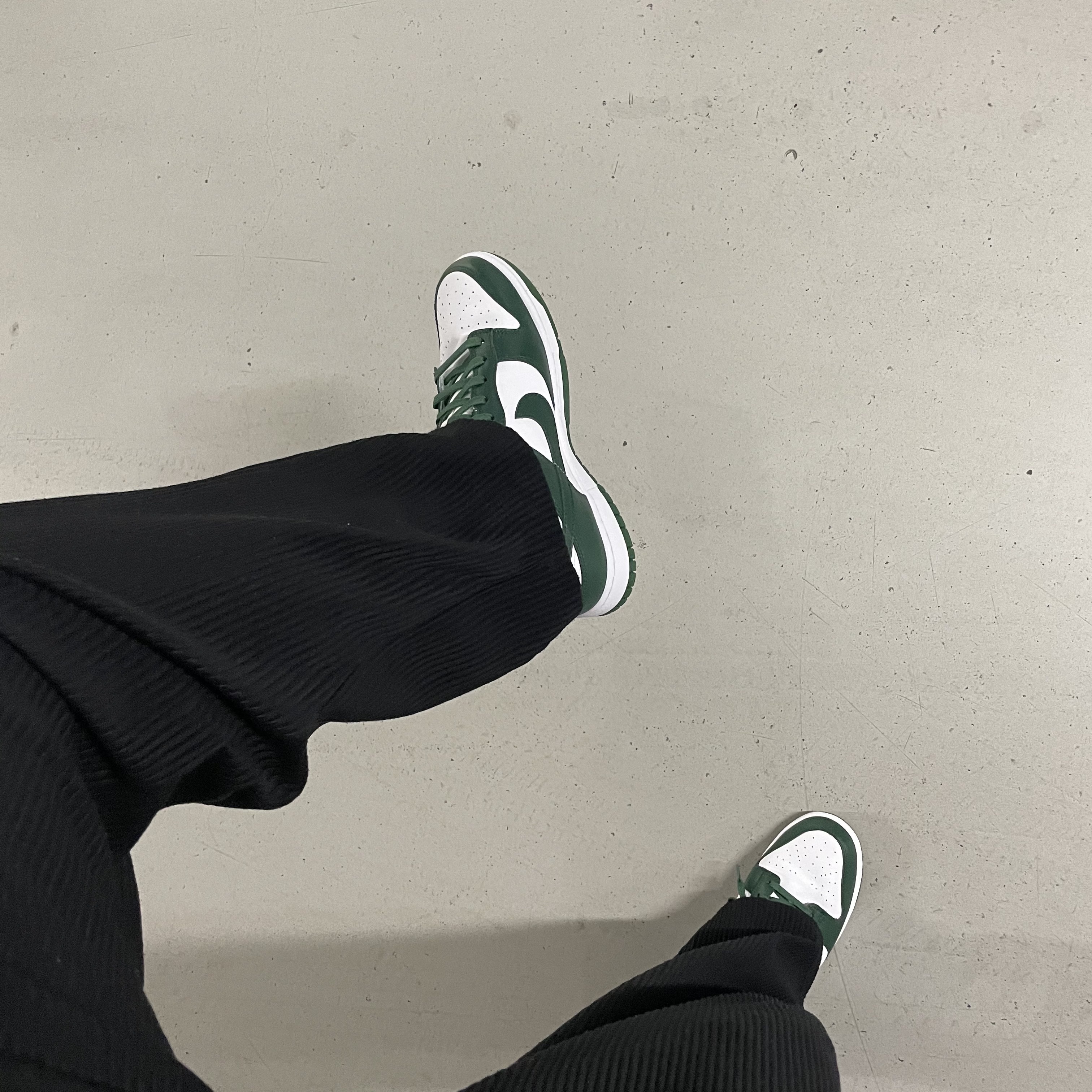 Nike Dunk Low Retro Varsity Green 착용 스타일