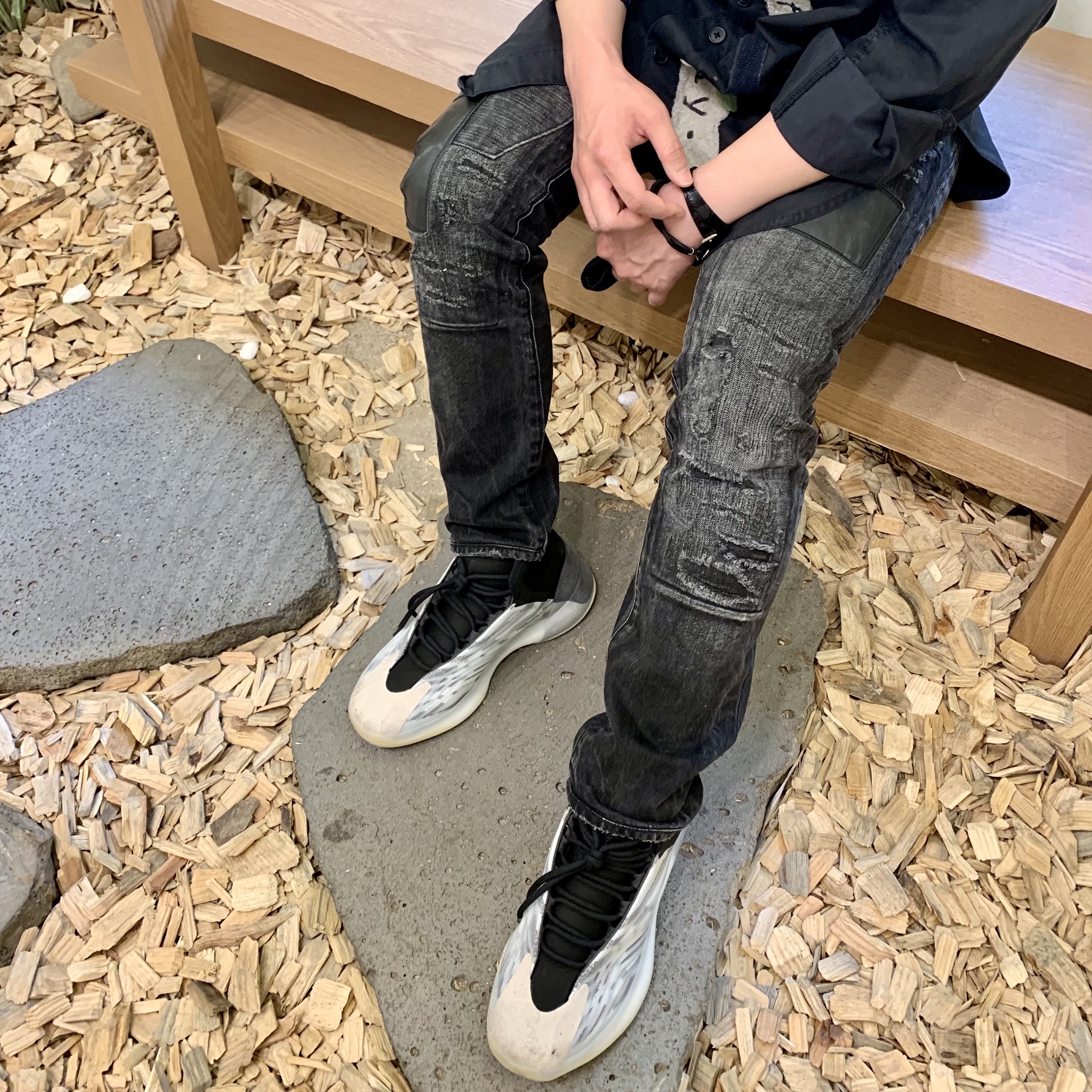 Adidas Yeezy QNTM BSKTBL 착용 스타일 - 3