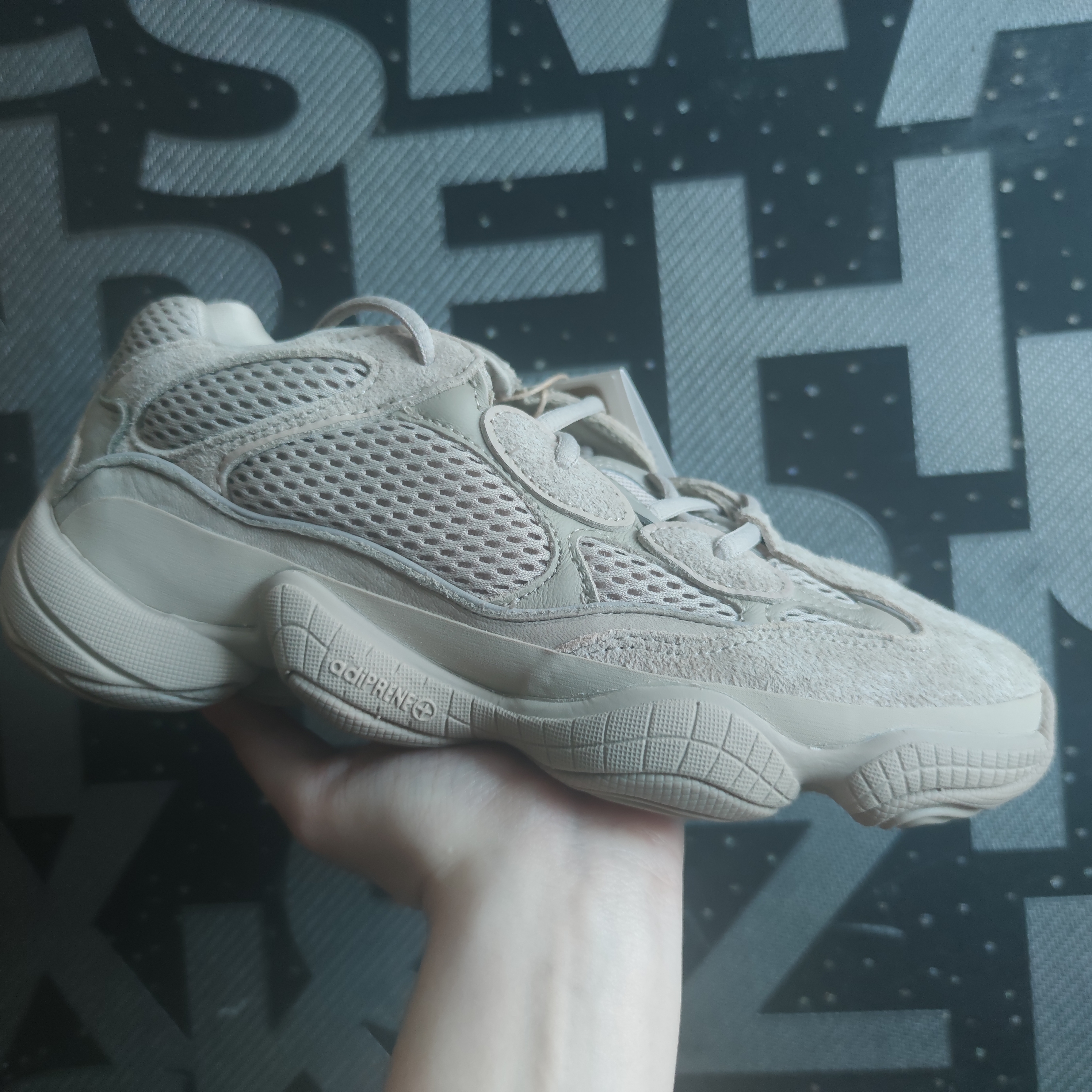 Adidas Yeezy 500 Taupe Light, (W) Adidas Ozweego Trace Khaki 착용 스타일 - 2