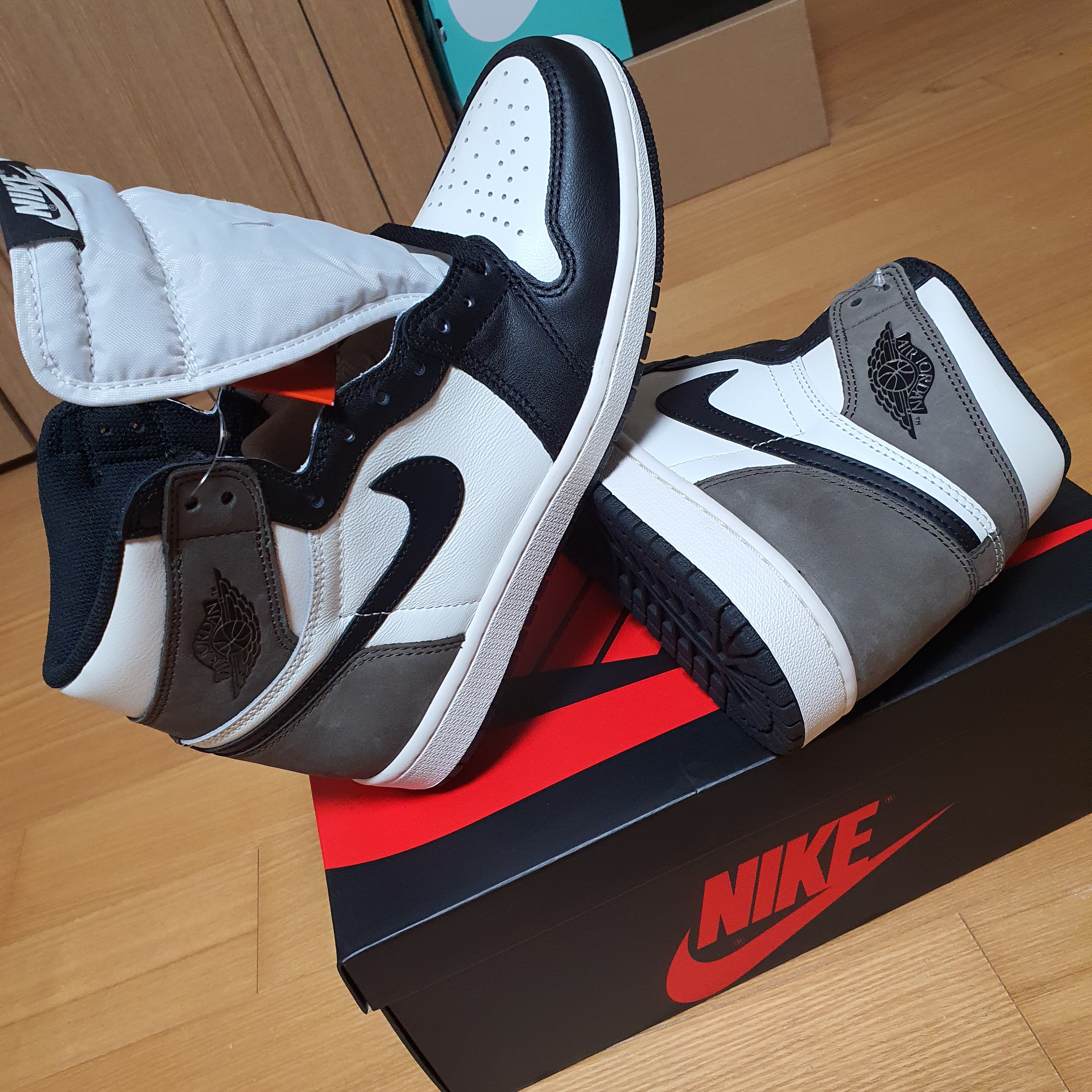 Jordan 1 Retro High OG Black Mocha 착용 스타일 - 5