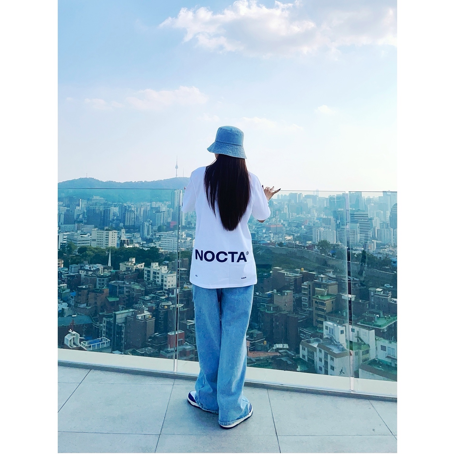 Nike x Ambush Dunk High Deep Royal Blue, Nike x Drake Nocta Cardinal Stock Essential T-Shirt White - Asia 착용 스타일 - 2