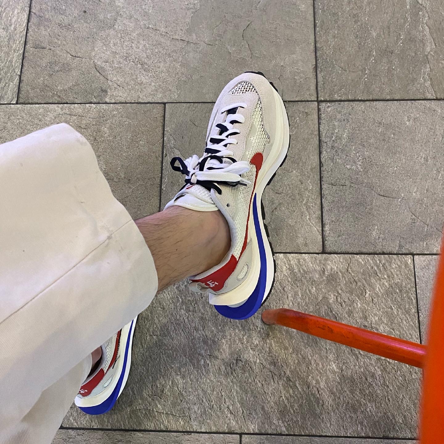 Nike x Sacai VaporWaffle Royal Fuchsia 착용 스타일 - 5