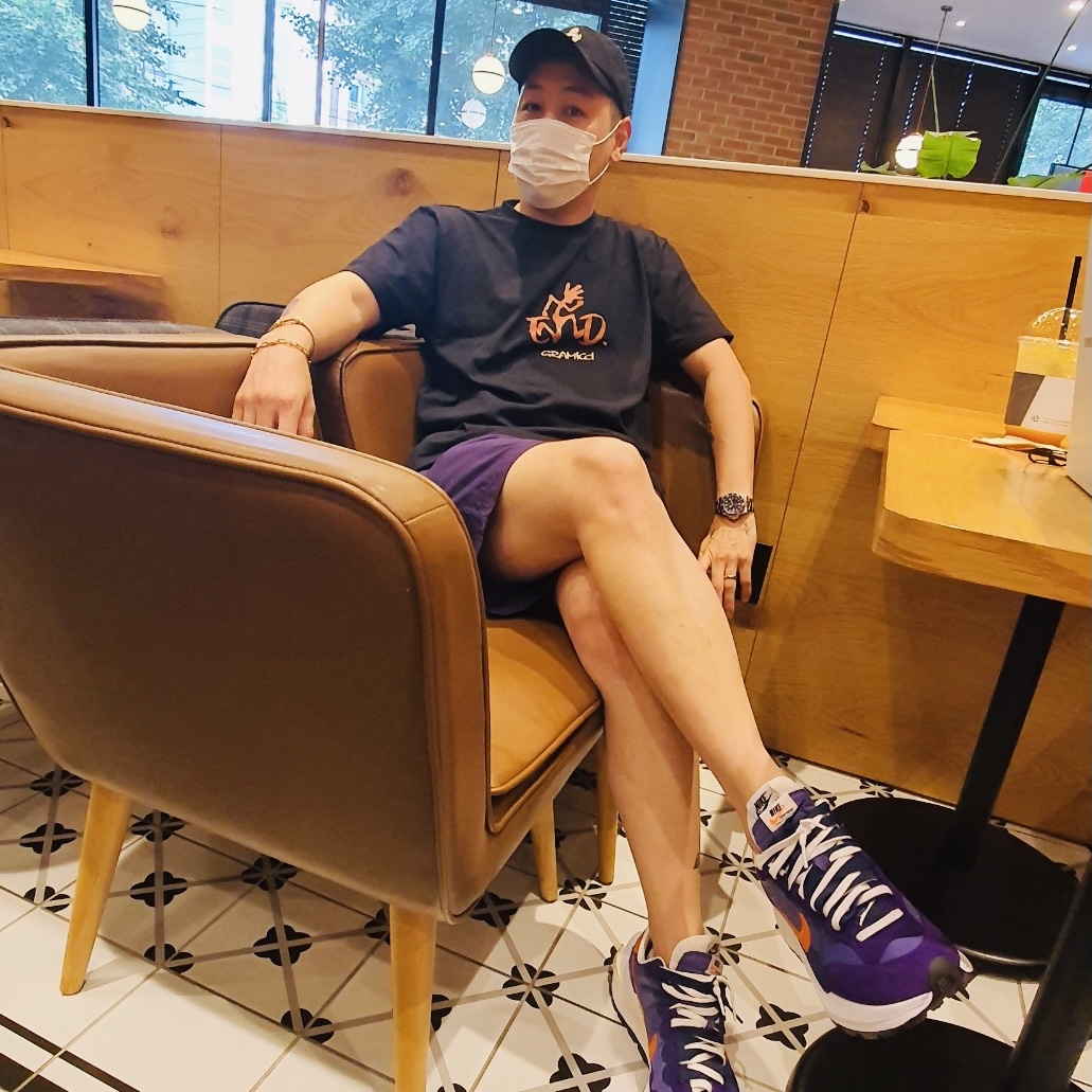 Nike x Sacai VaporWaffle Dark Iris 착용 스타일 - 2