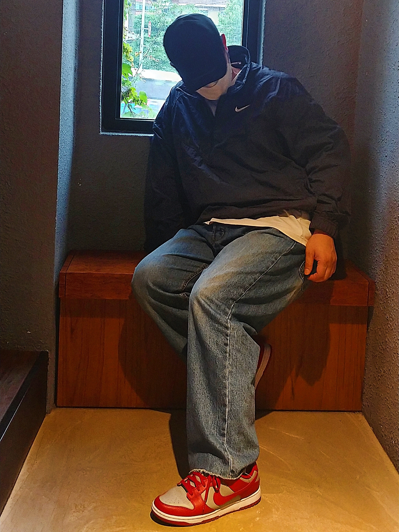Nike x Stussy Windrunner Jacket Off Noir, Nike Dunk Low Retro Medium Grey 착용 스타일