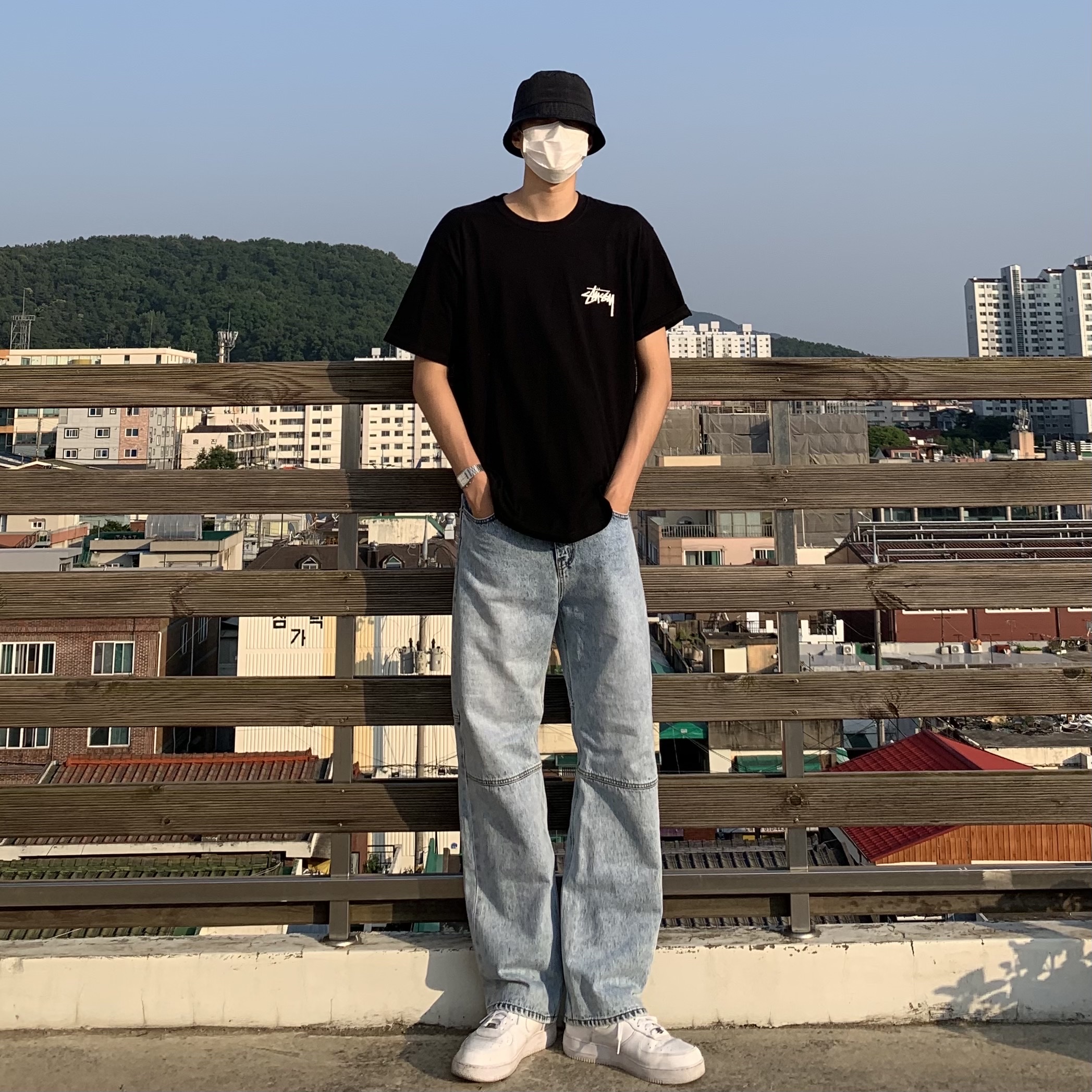 Stussy Reflection T-Shirt Black, Nike Air Force 1 '07 Low White 착용 스타일 - 2