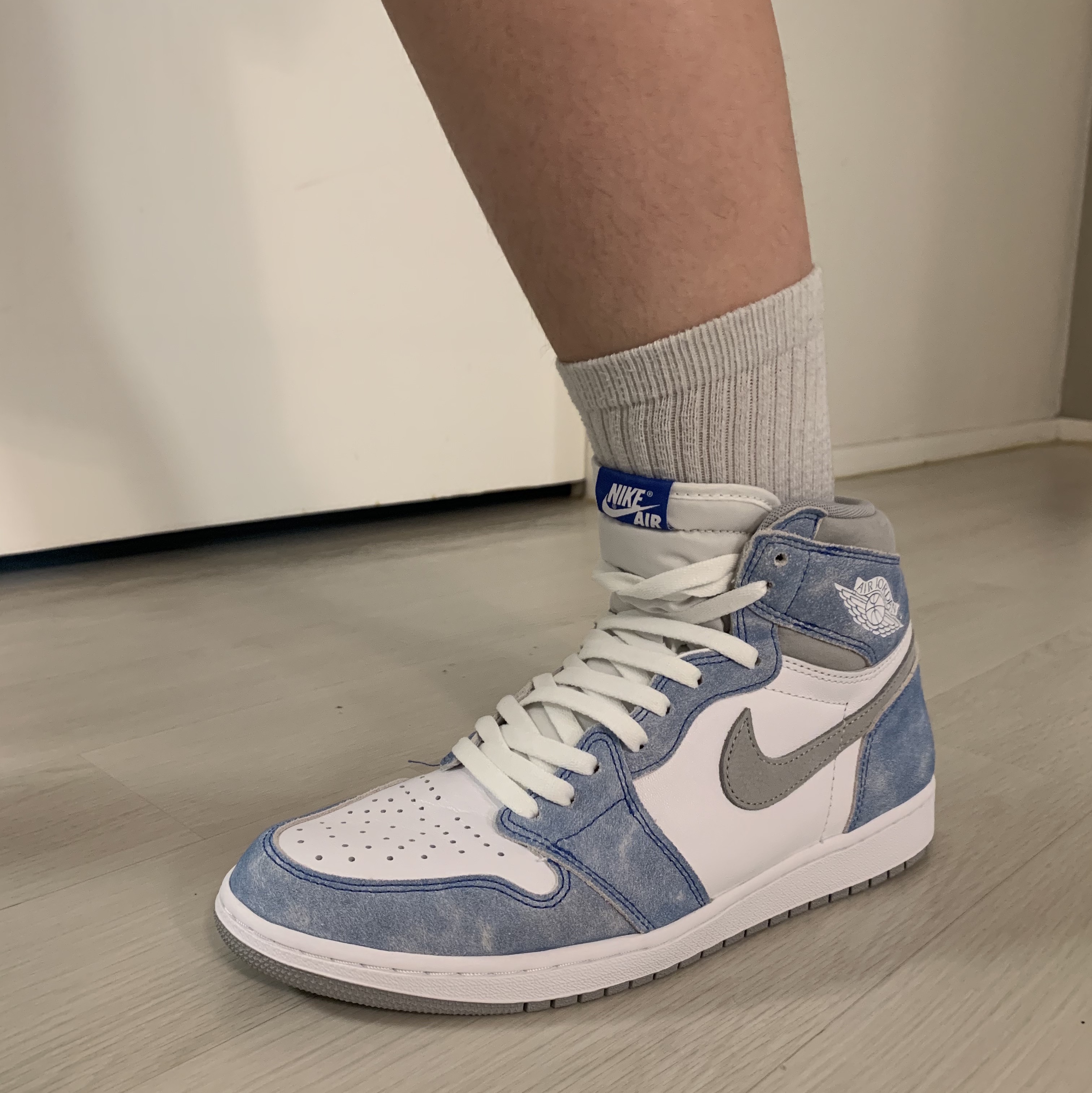 Jordan 1 Retro High OG Hyper Royal 착용 스타일 - 2