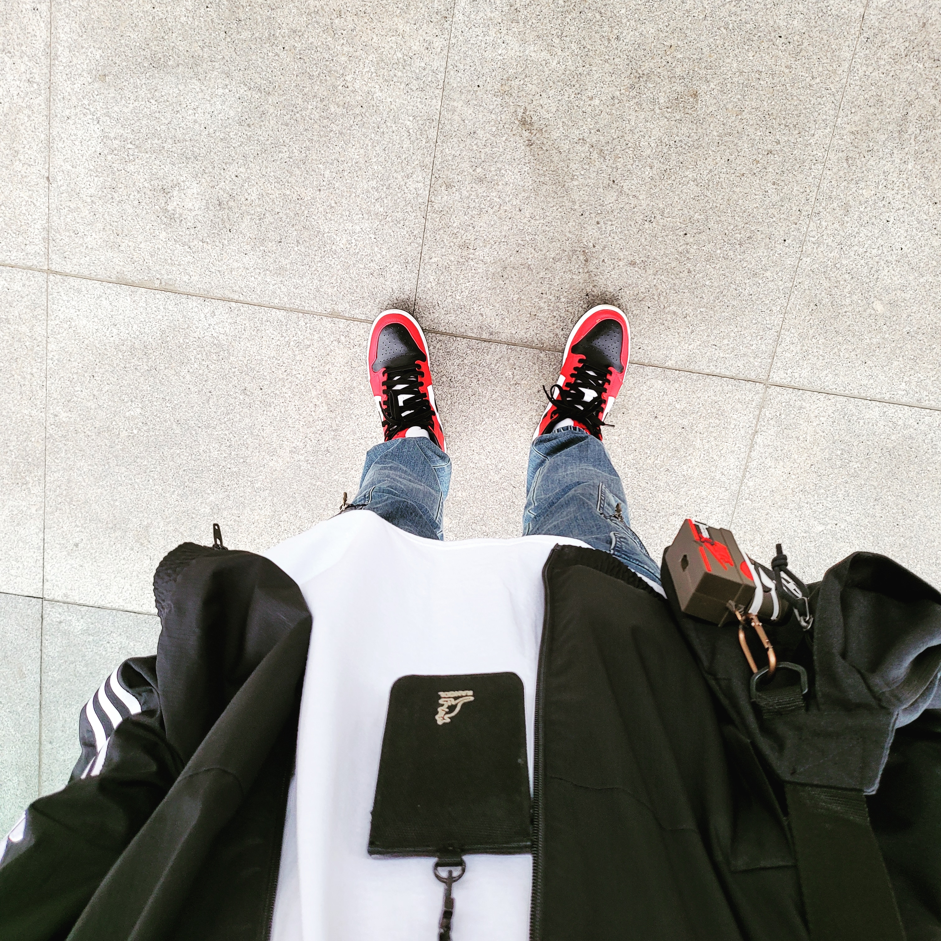 Jordan 1 Mid Chicago Black Toe 착용 스타일