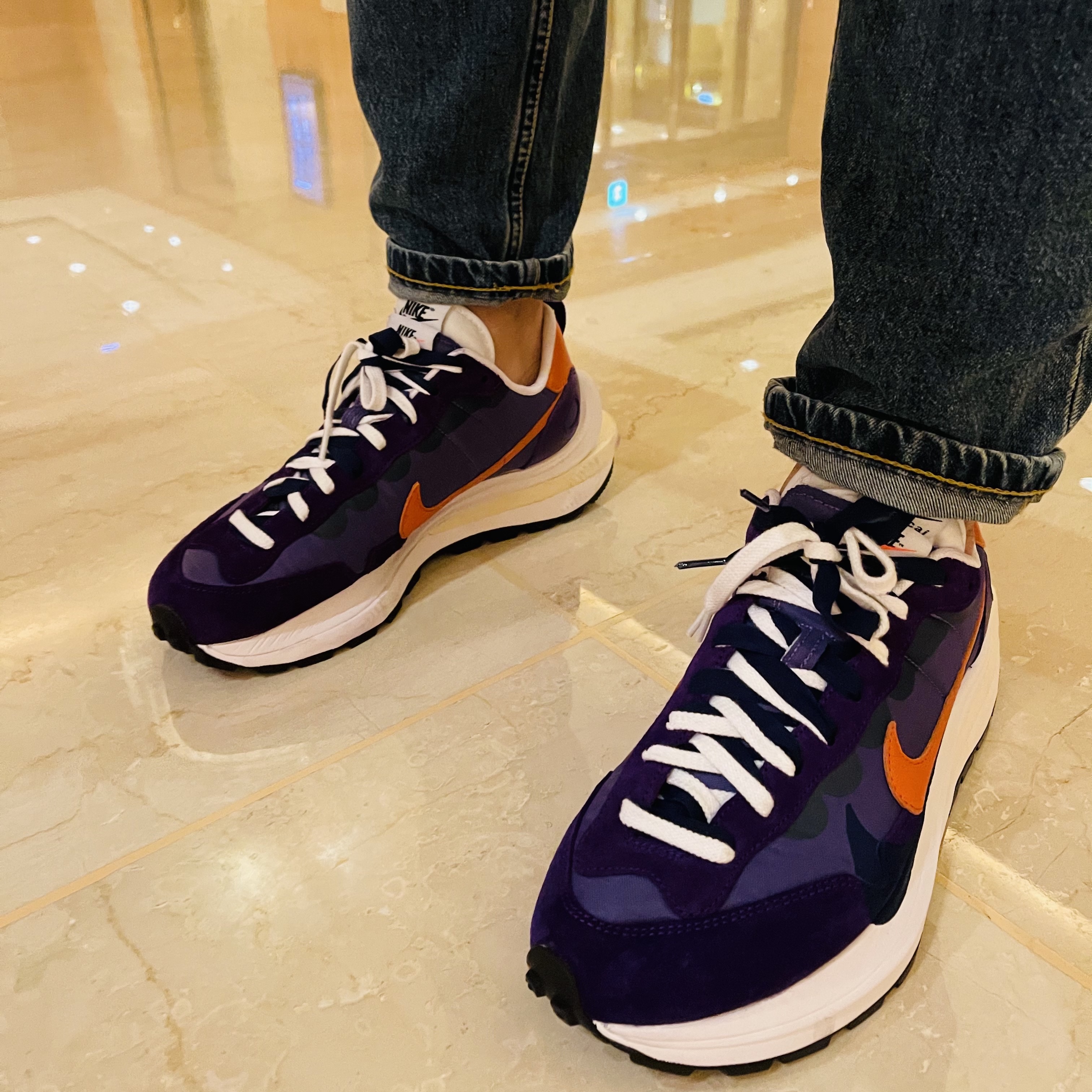 Nike x Sacai VaporWaffle Dark Iris 착용 스타일 - 2