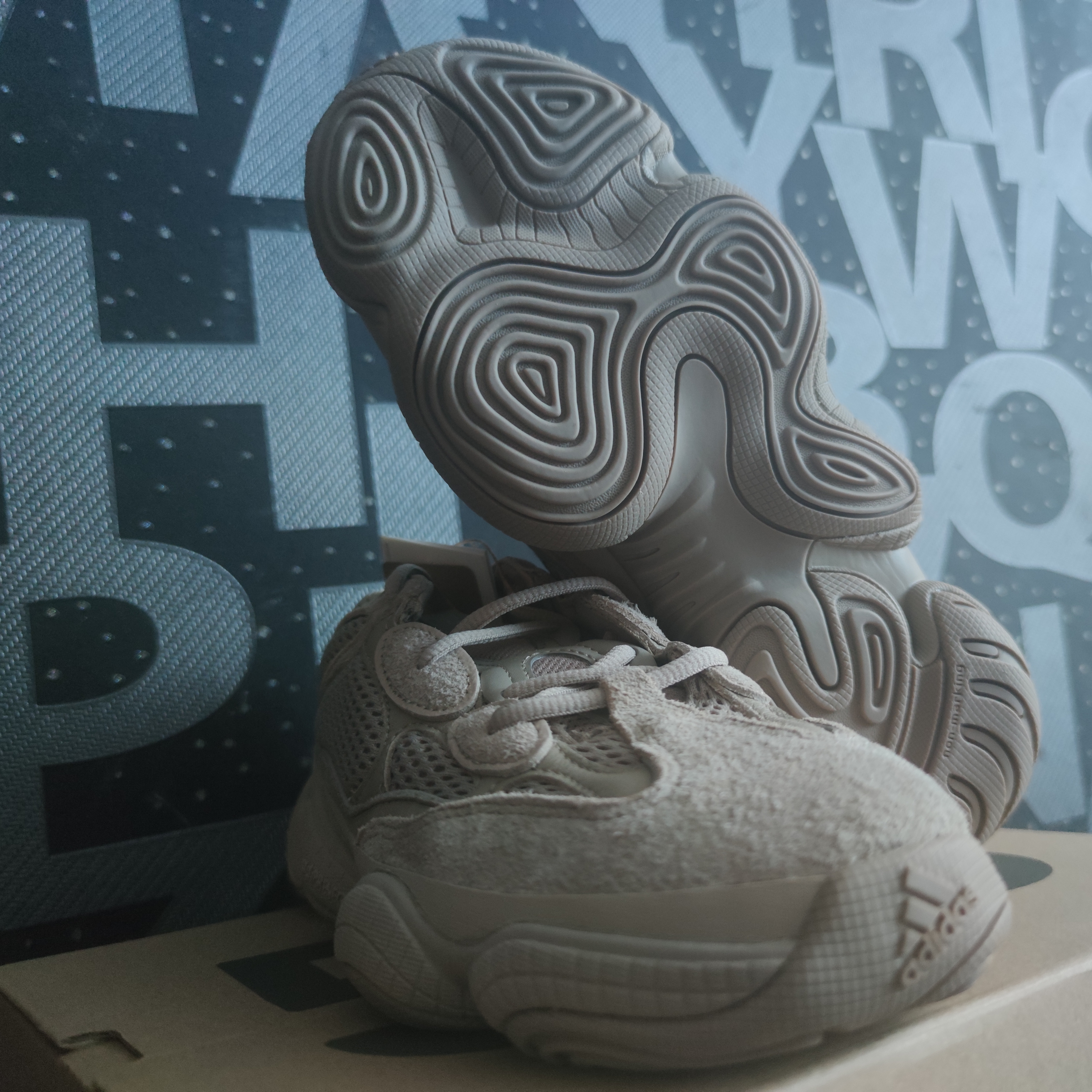 Adidas Yeezy 500 Taupe Light, (W) Adidas Ozweego Trace Khaki 착용 스타일 - 1