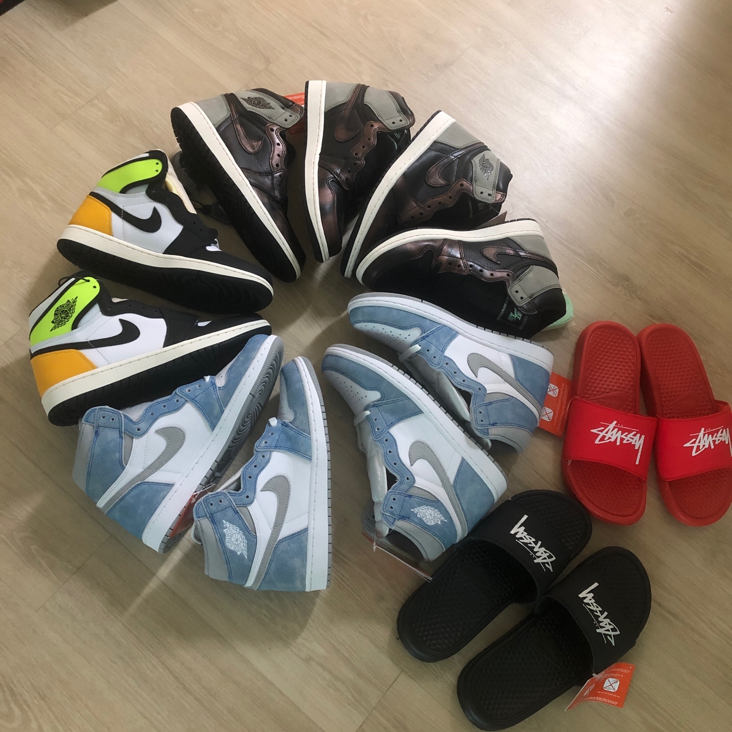 Jordan 1 Retro High OG Hyper Royal, Jordan 1 Retro High OG Volt Gold 착용 스타일