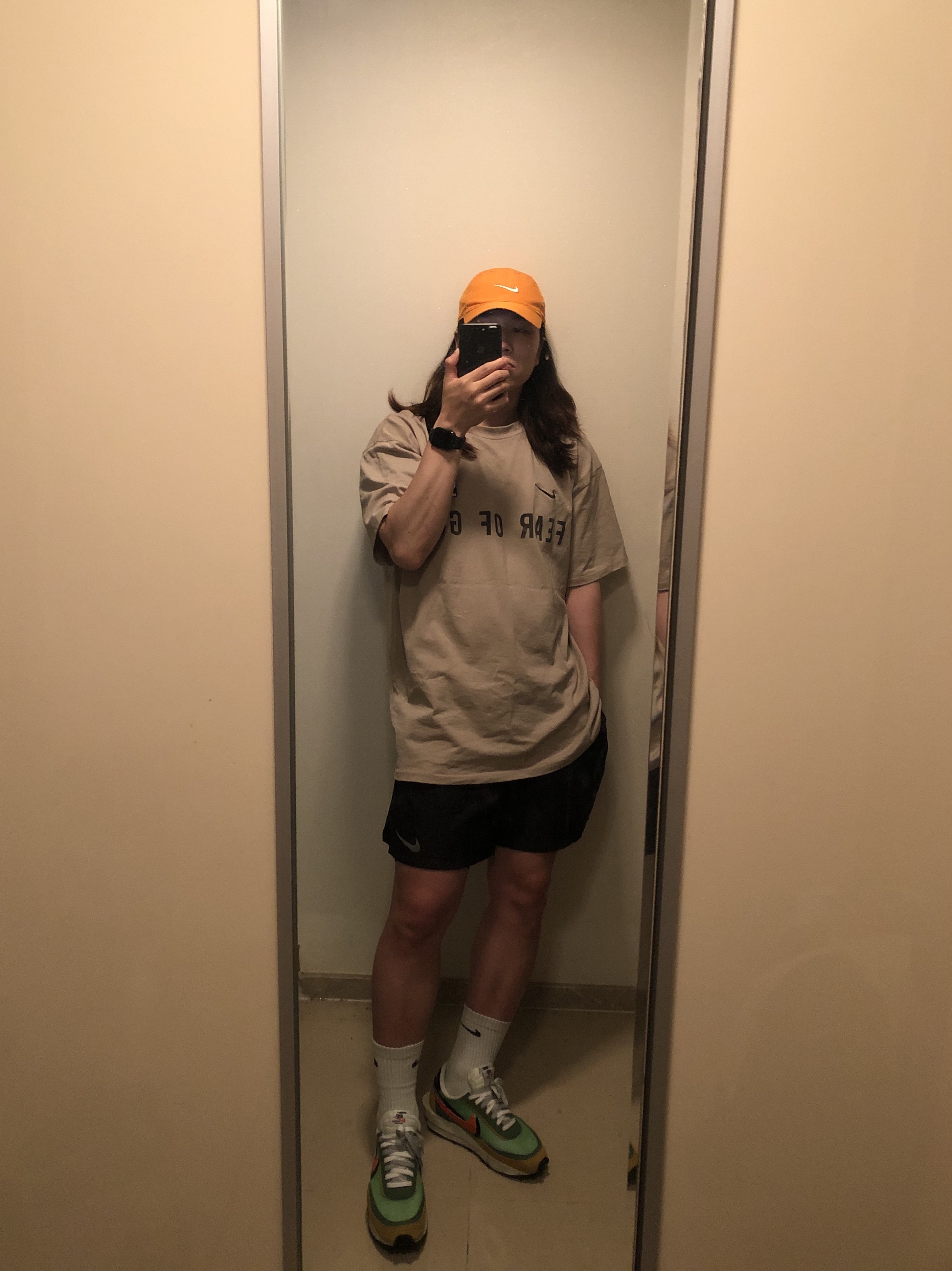 Nike x Sacai LDWaffle Green Multi, Nike x Fear of God Warm Up T-Shirt Oatmeal 착용 스타일