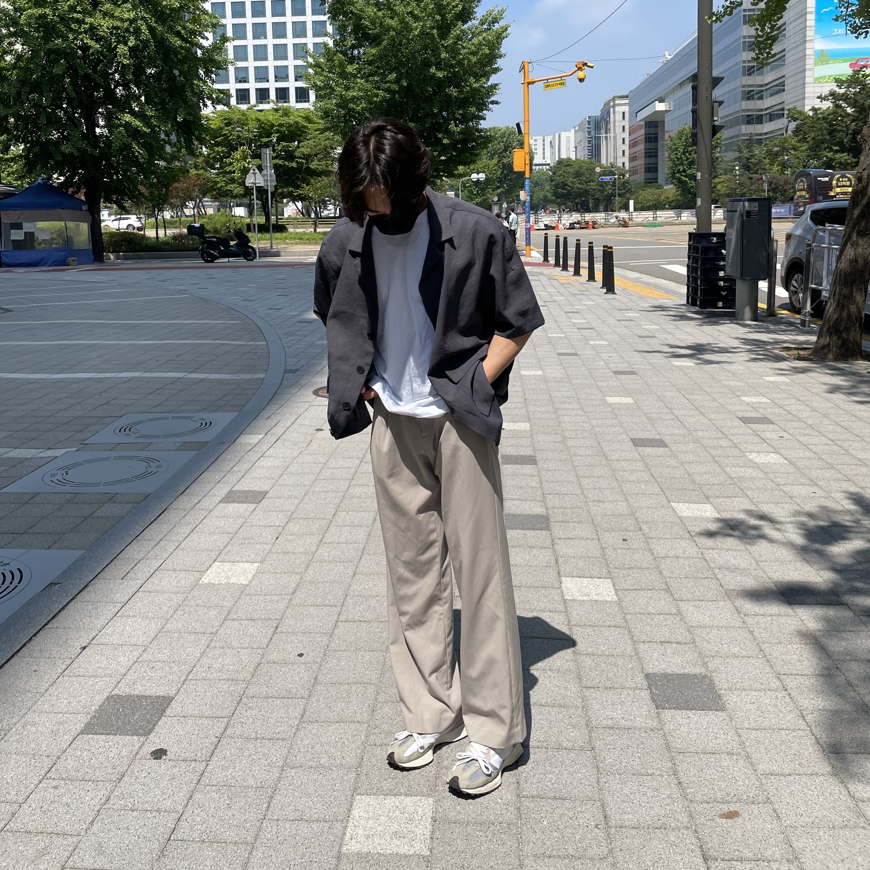 New Balance 327 Grey 착용 스타일 - 2