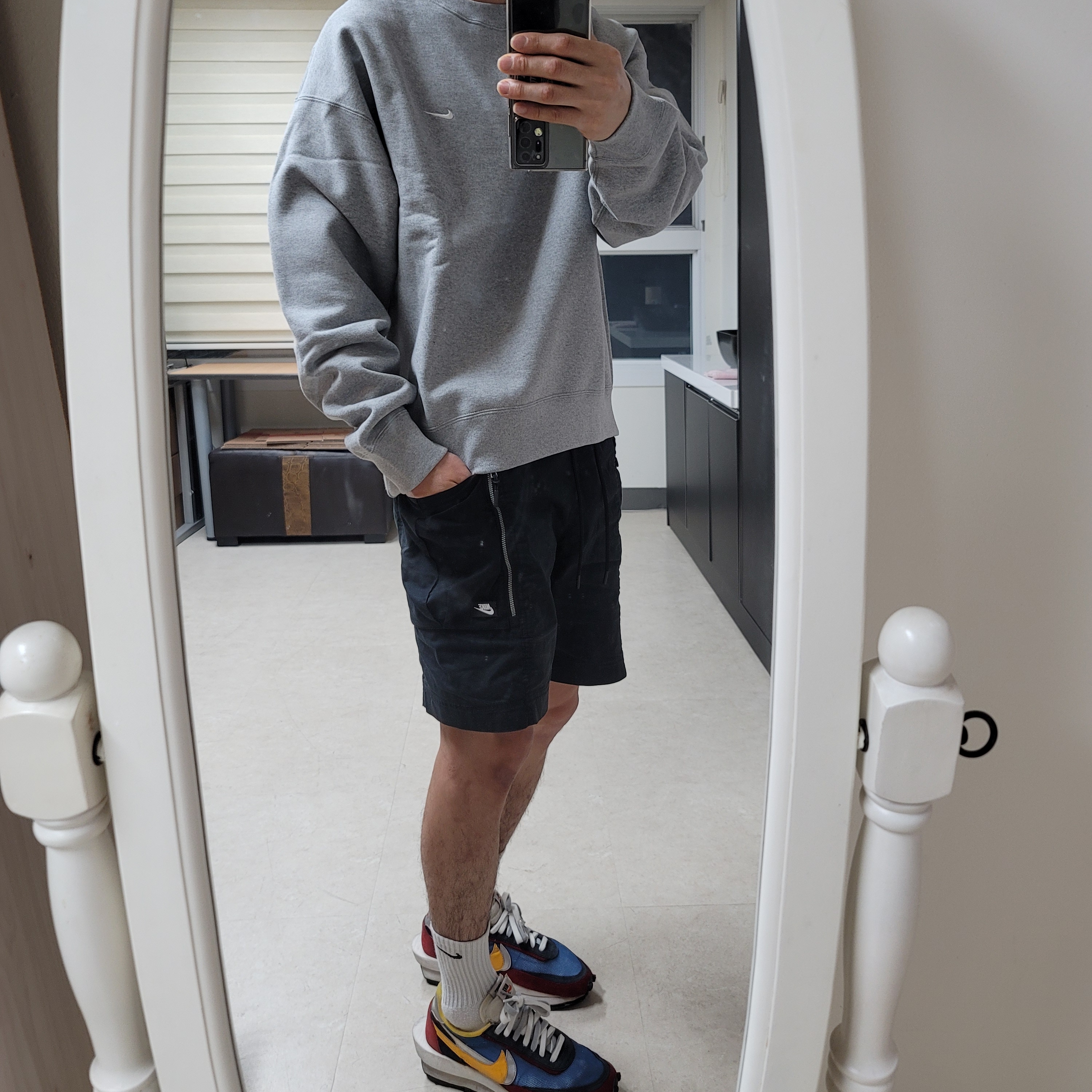 Nike NRG Solo Swoosh Crew Fleece Dark Grey Heather - US/EU, Nike x Sacai LDWaffle Blue Multi 착용 스타일