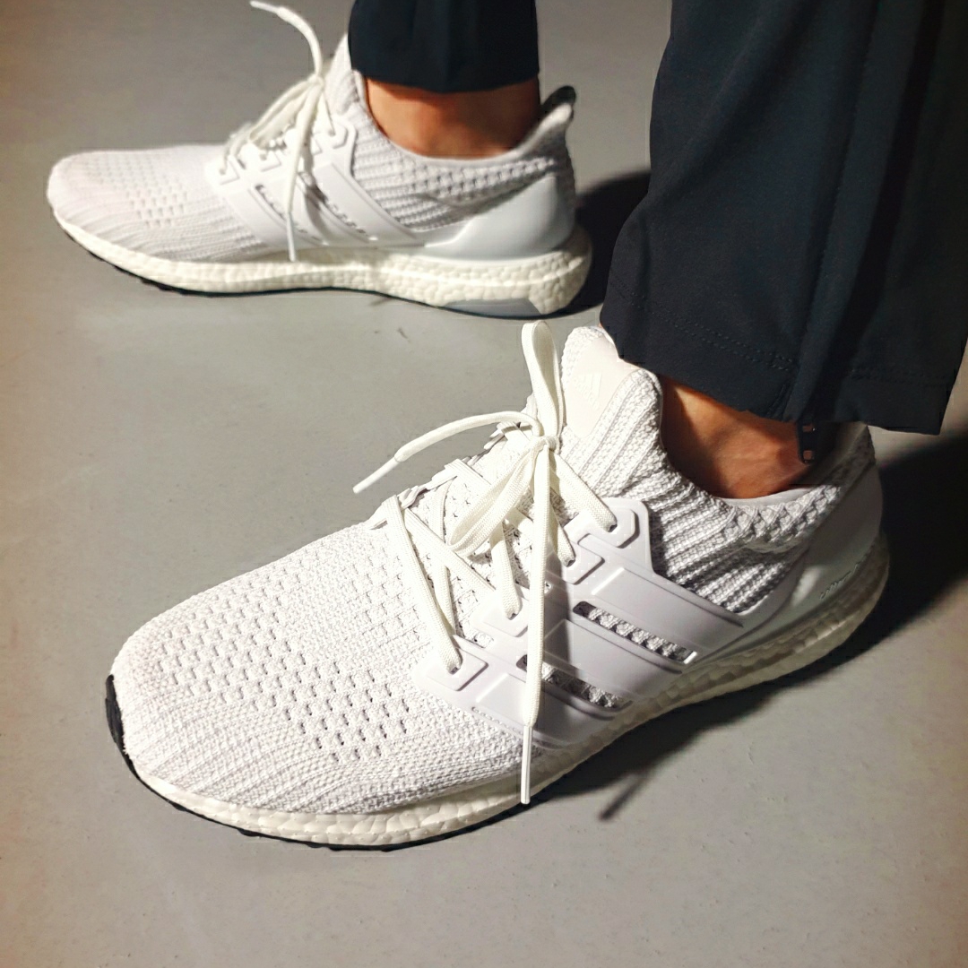 Adidas Ultraboost 4.0 Running White 착용 스타일 - 4