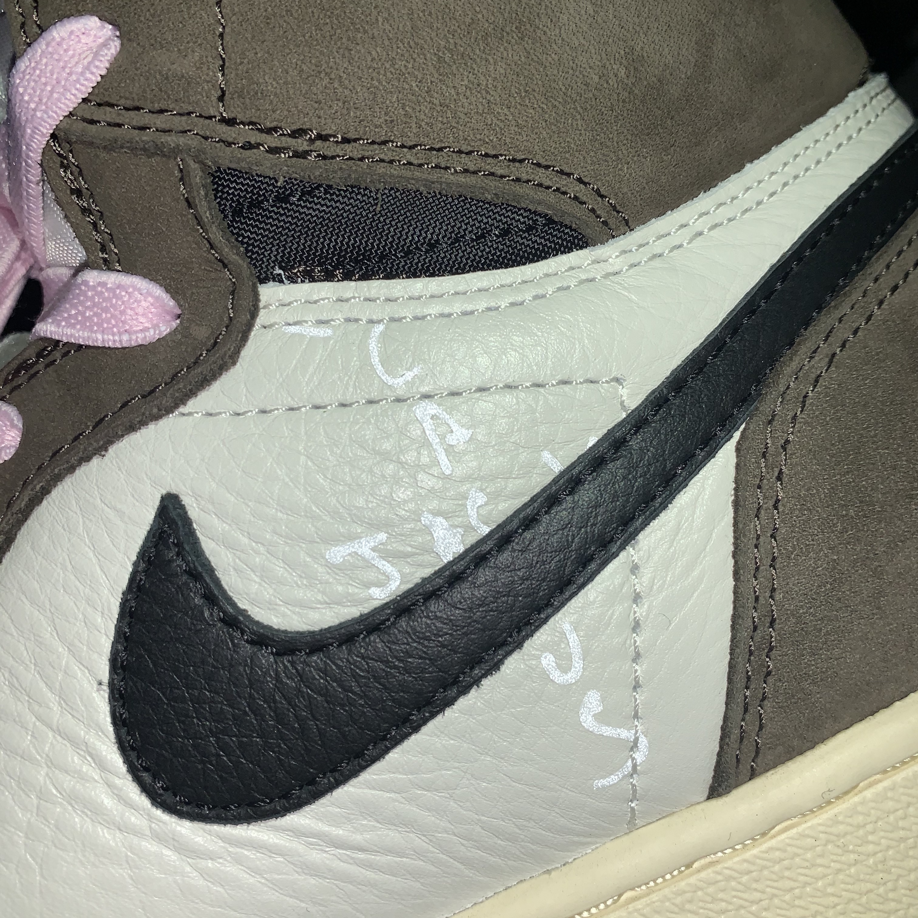 Jordan 1 x Travis Scott Retro High OG SP Mocha 착용 스타일