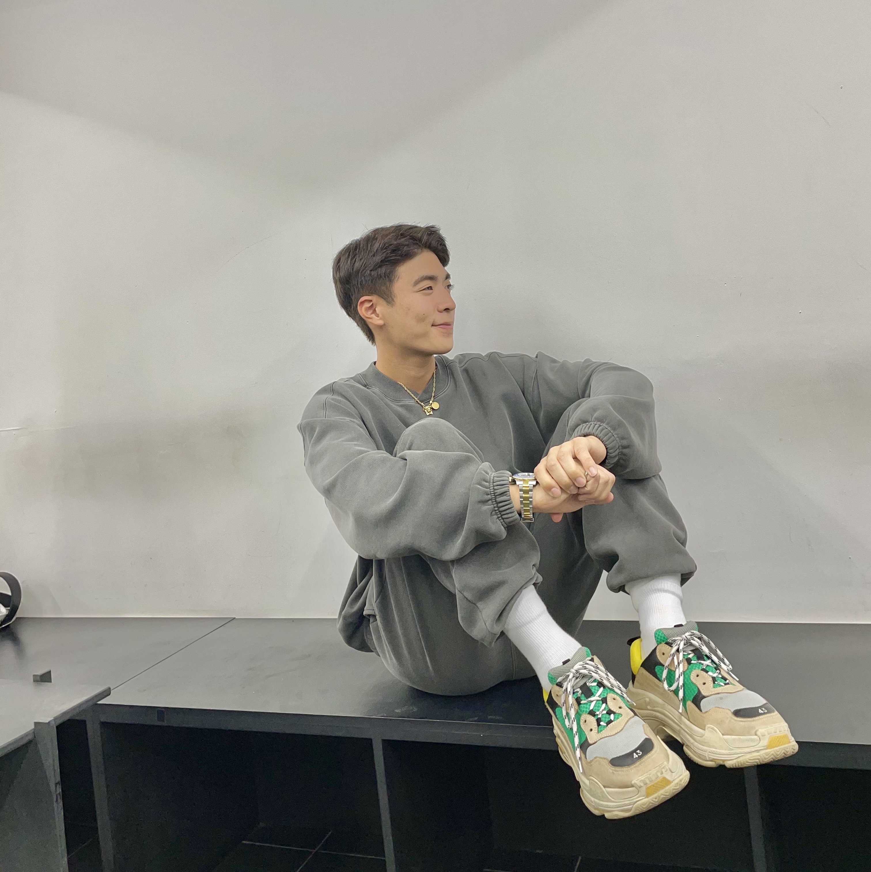 IAB Studio Blocked Pigment Sweatpants Black, IAB Studio Pigment Crewneck Black 착용 스타일